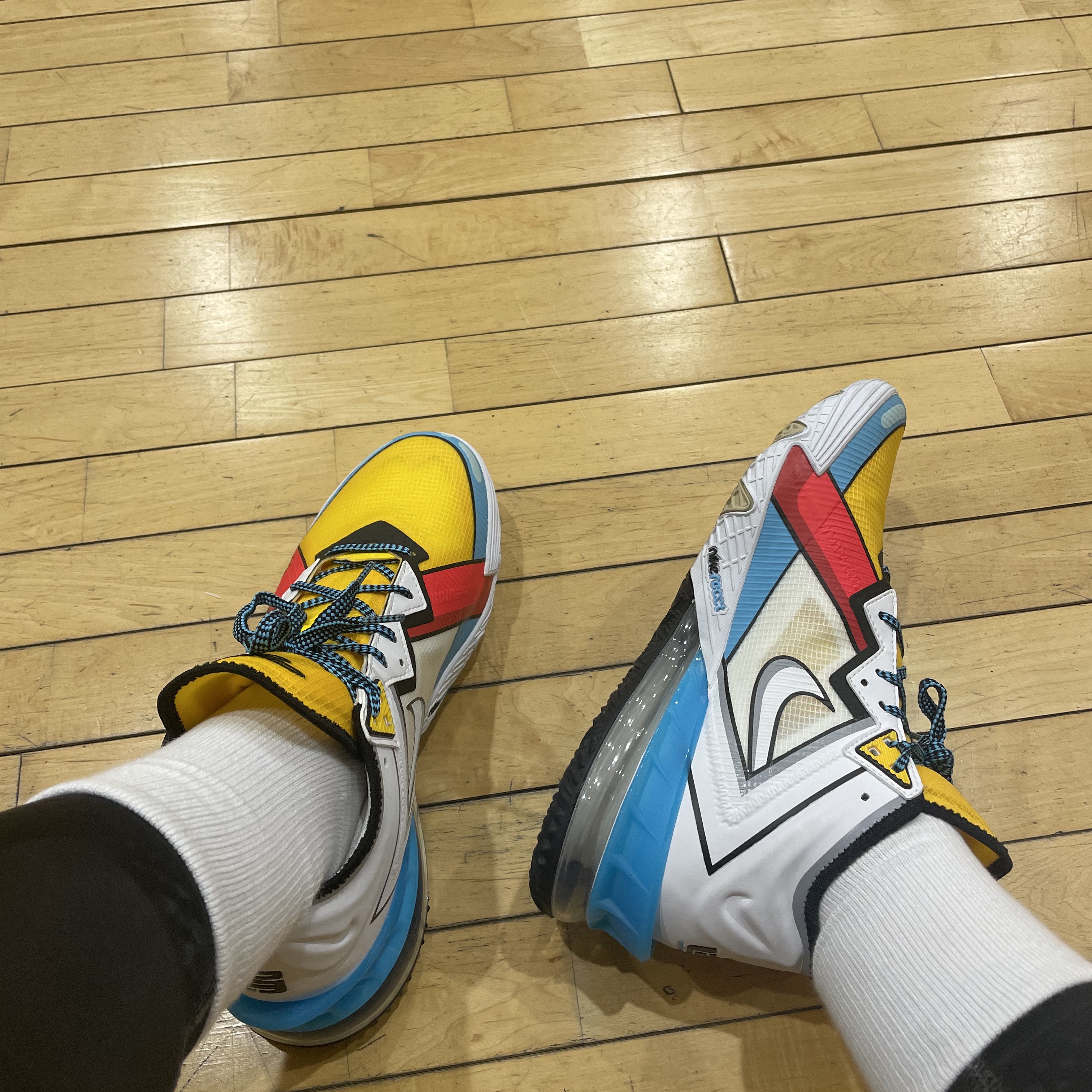 Nike Lebron 18 Low Cartoon Art 착용 스타일 - 2