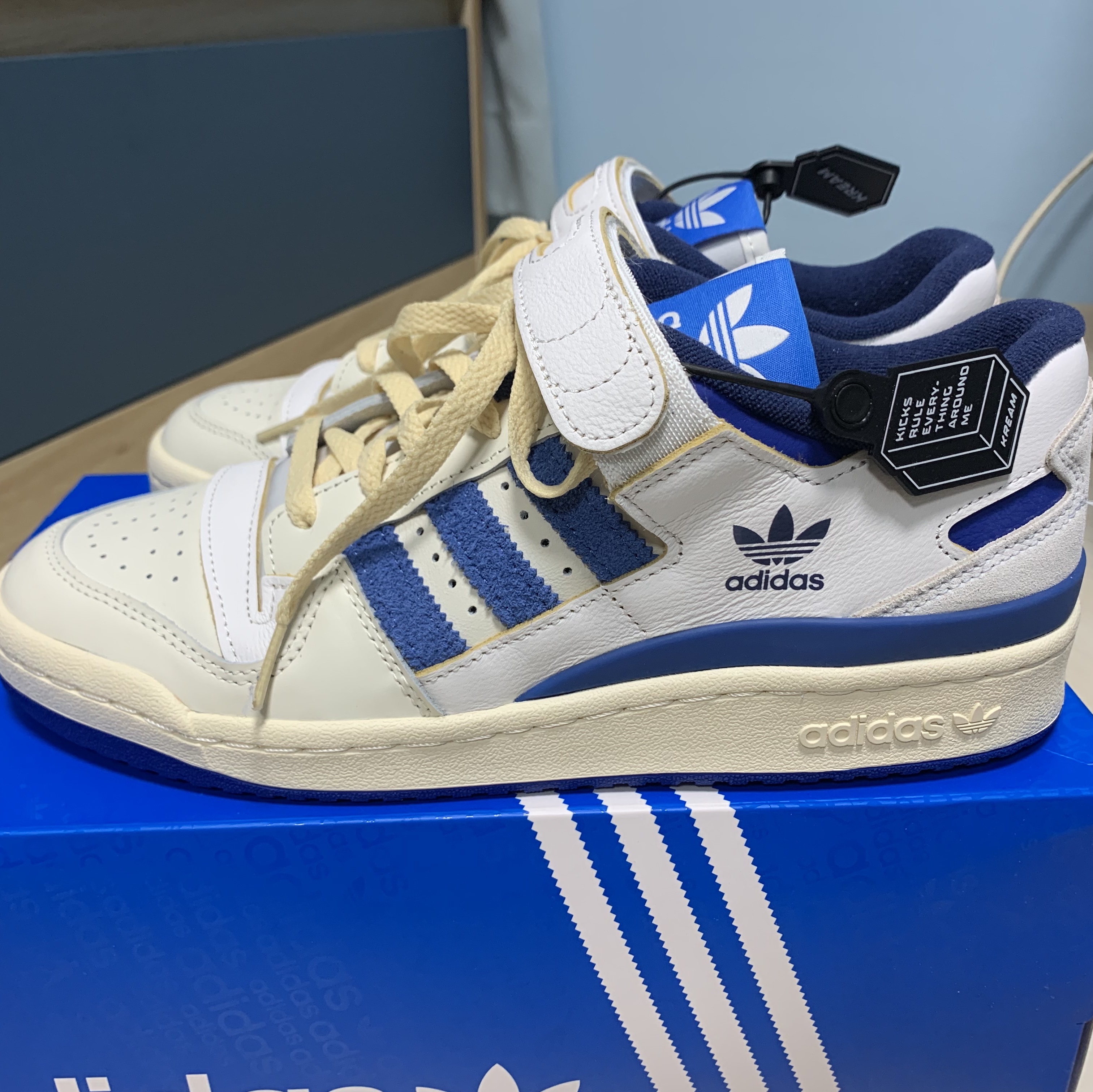 Adidas OG Forum 84 Low Blue Thread 착용 스타일 - 2