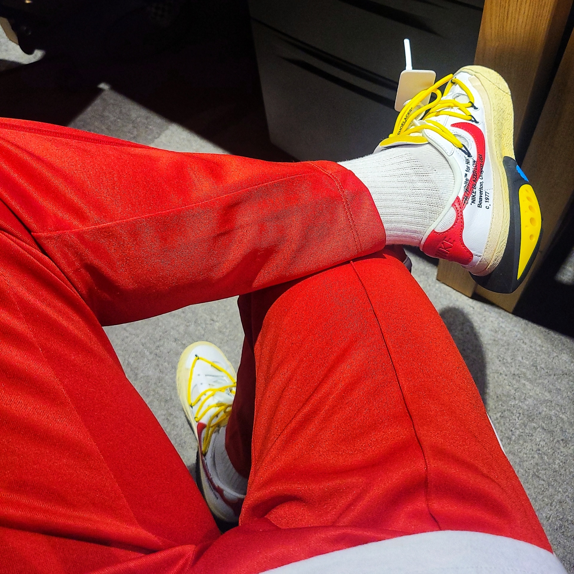 Nike x Off-White Blazer Low '77 White and University Red 착용 스타일
