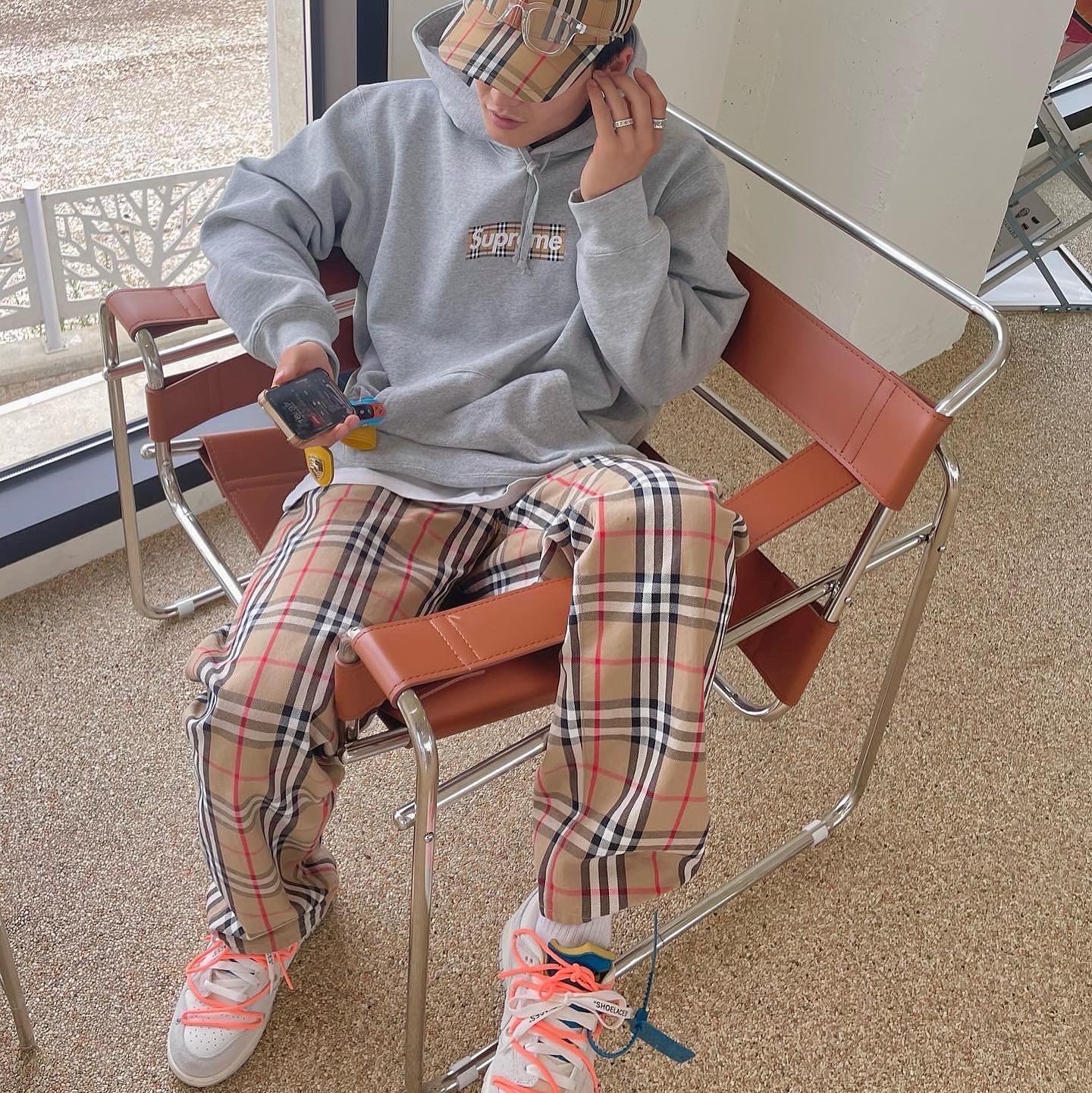 Supreme x Burberry Box Logo Hooded Sweatshirt Heather Grey - 22SS, (W) Burberry Logo Applique Vintage Check Cap Archive Beige 착용 스타일