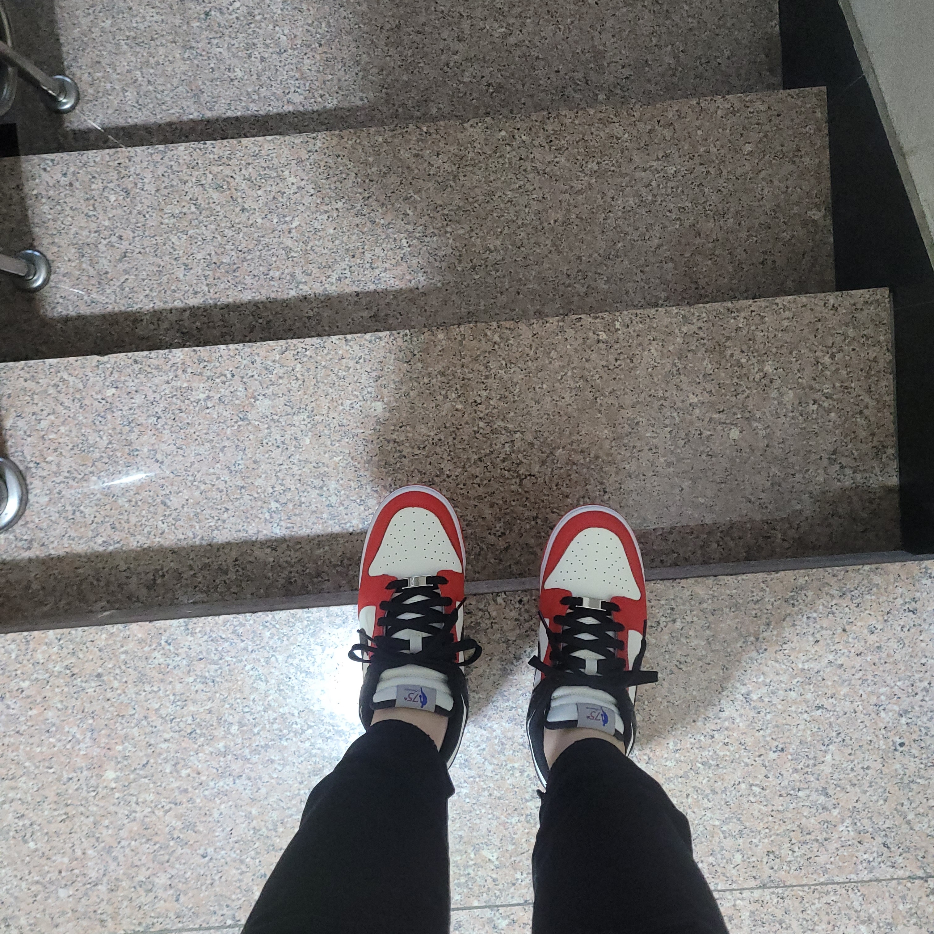 Nike x NBA Dunk Low Retro EMB Black and Chile Red 착용 스타일