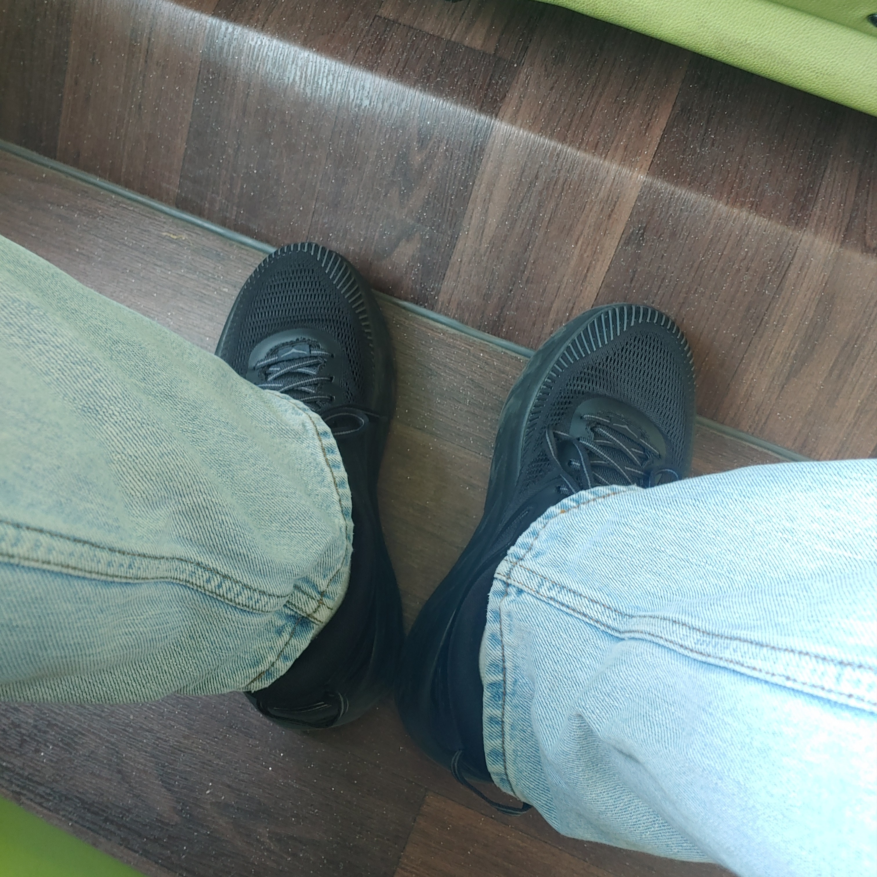 Hoka Bondi 7 Black - Wide 착용 스타일 - 2