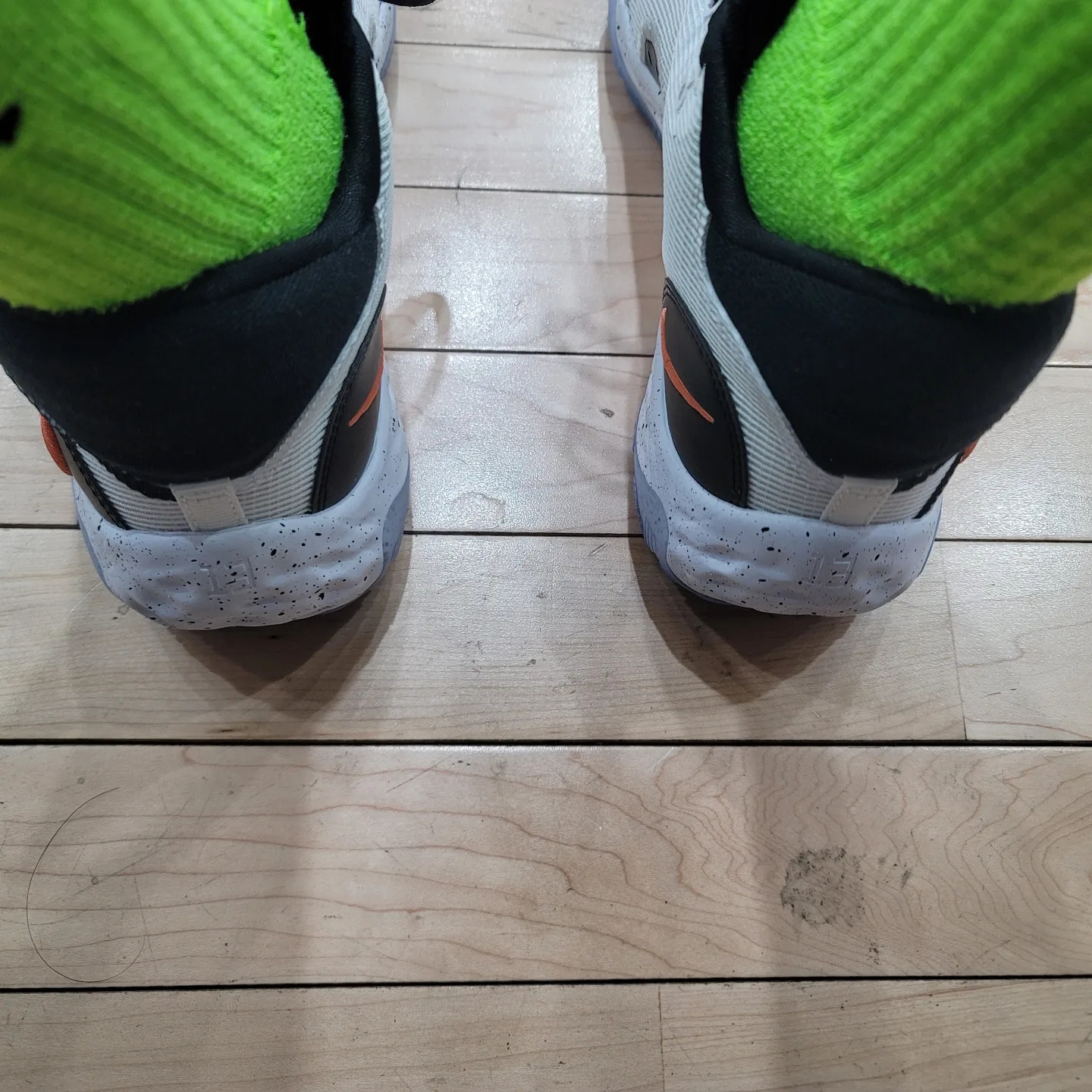 Nike PG 6 EP Fluoro 착용 스타일 - 3
