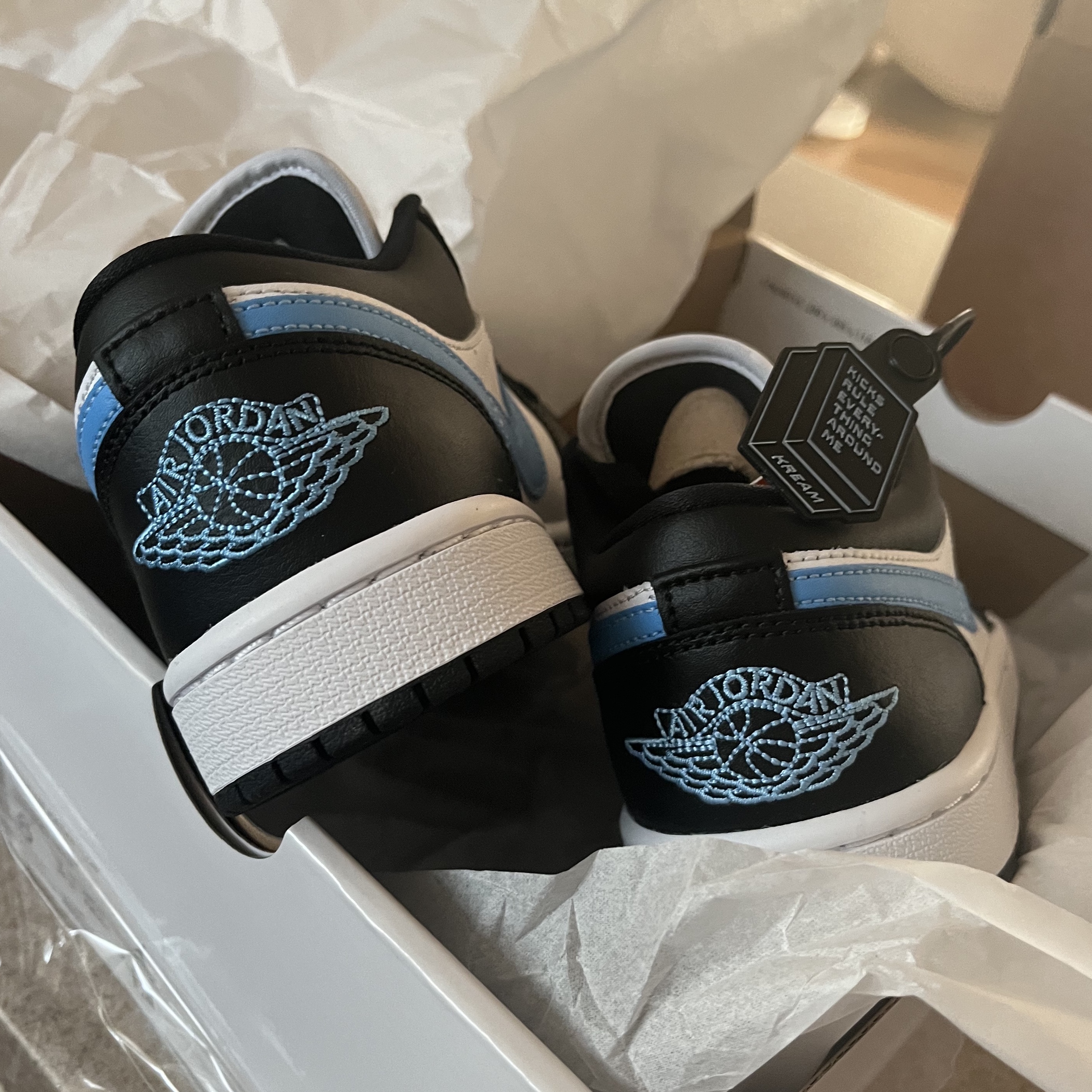 (W) Jordan 1 Low Black University Blue 착용 스타일 - 3