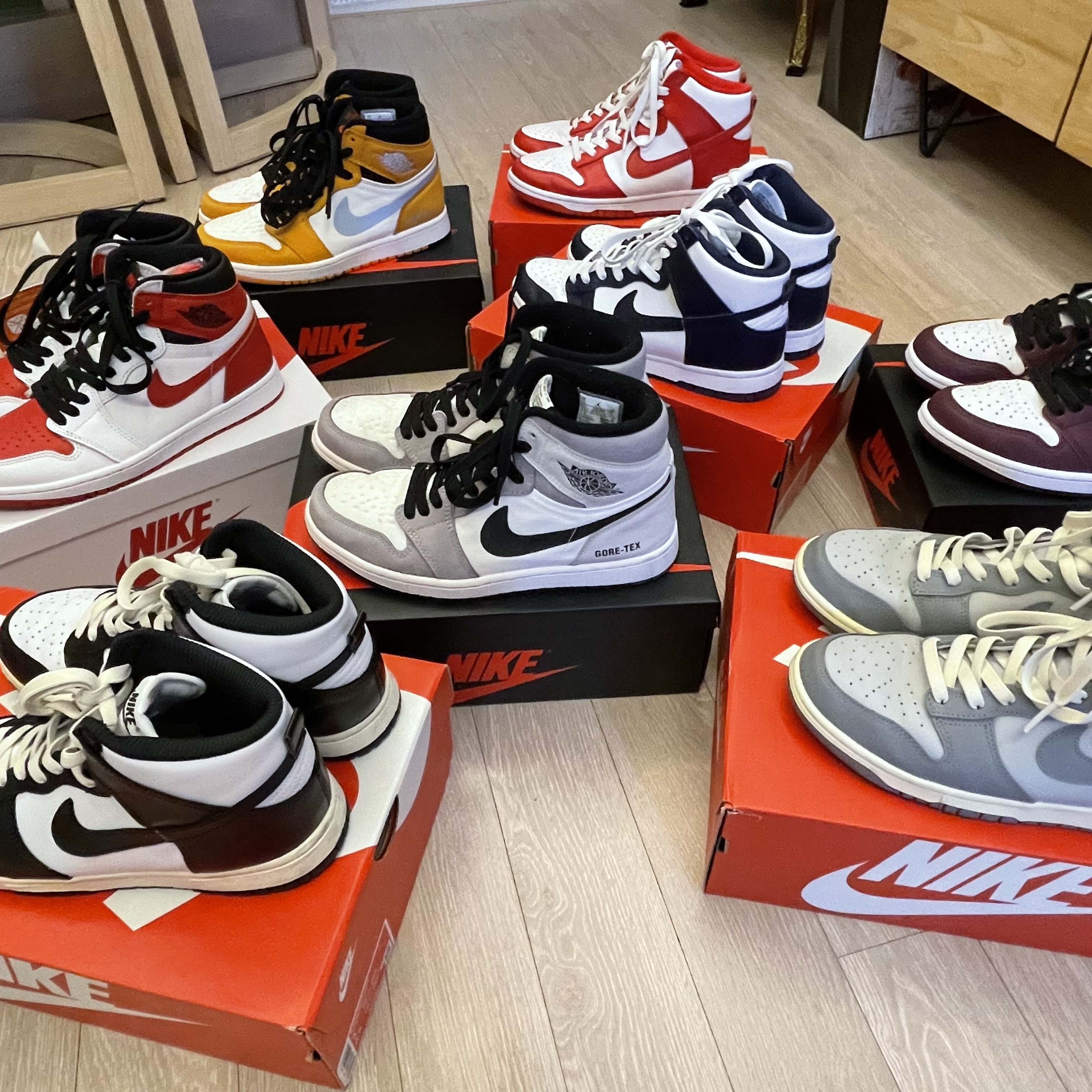 (W) Nike Dunk High Vintage Black, Jordan 1 Retro High OG Heritage 착용 스타일