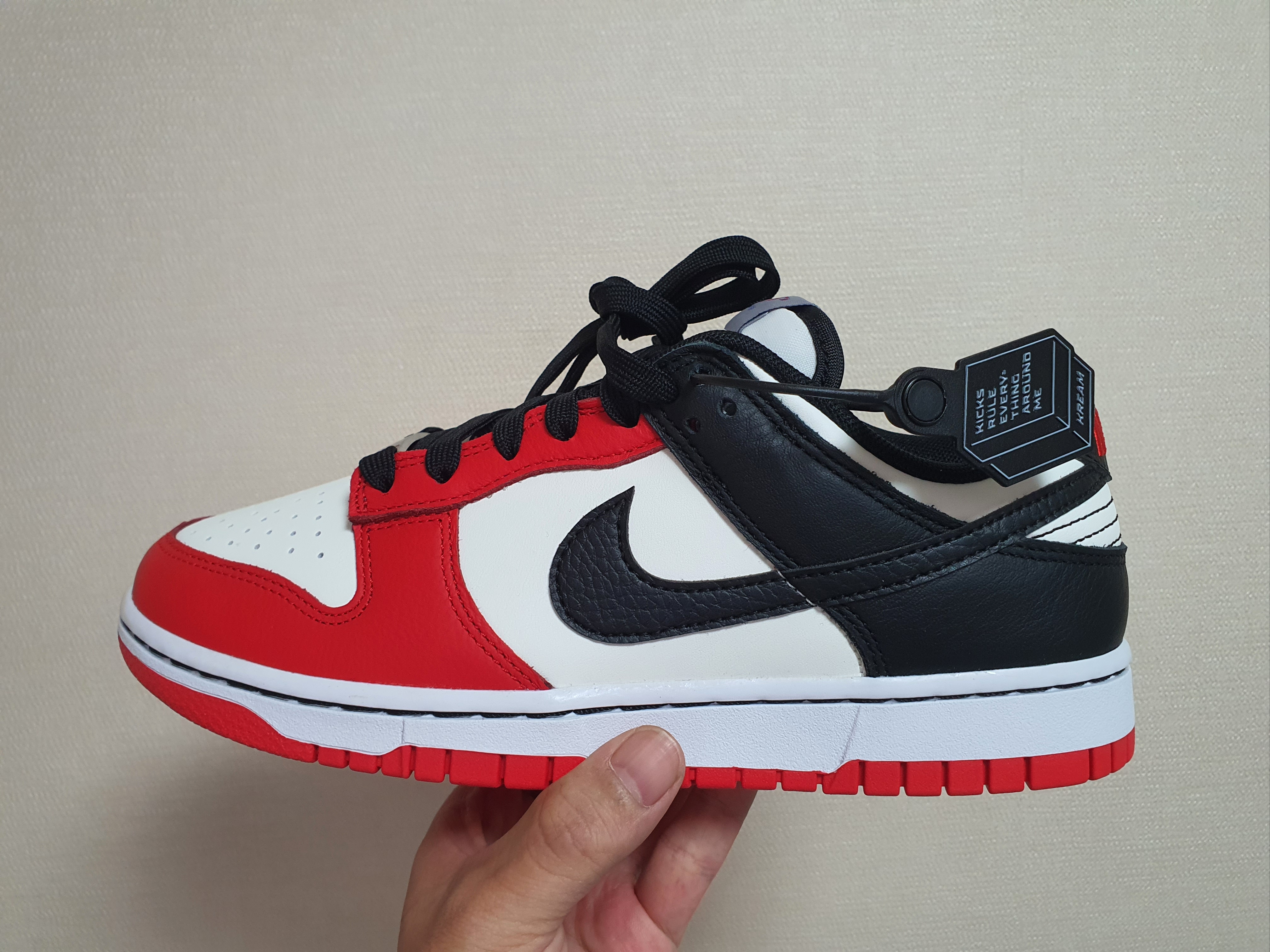 Nike x NBA Dunk Low Retro EMB Black and Chile Red 착용 스타일