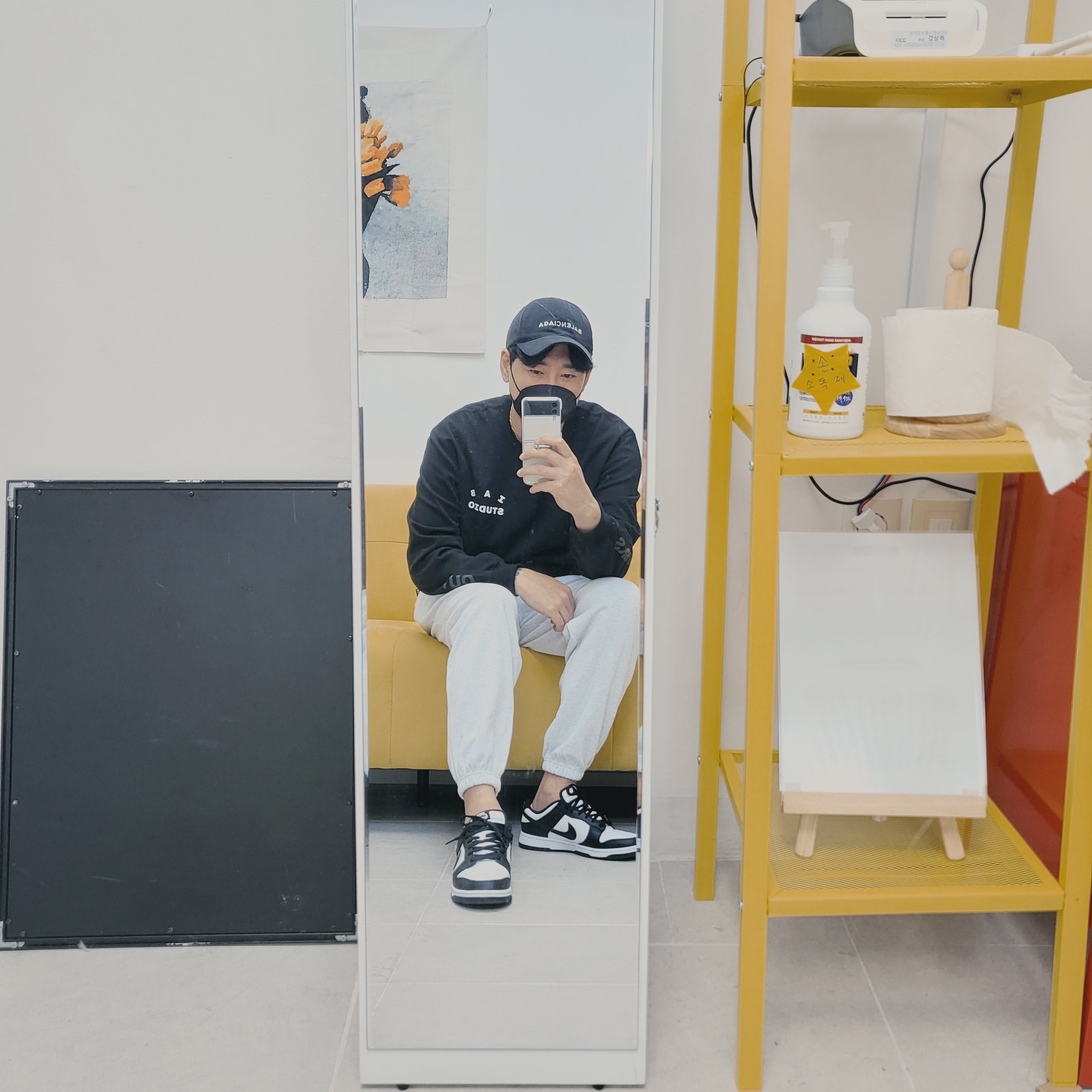 IAB Studio Long Sleeve Black for Worksout, Nike Dunk Low Retro Black 착용 스타일 - 1