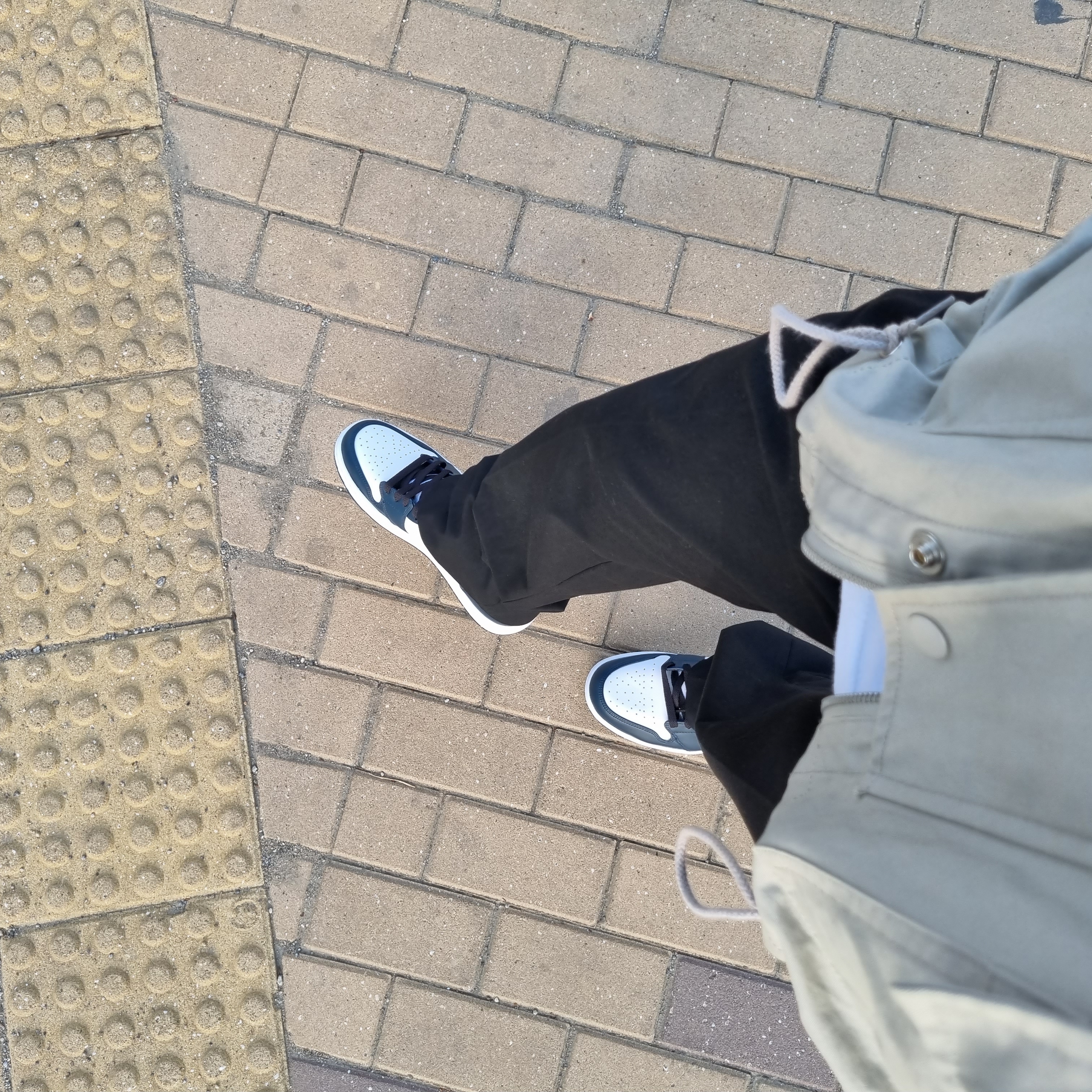 Jordan 1 Mid Dark Teal 착용 스타일 - 2