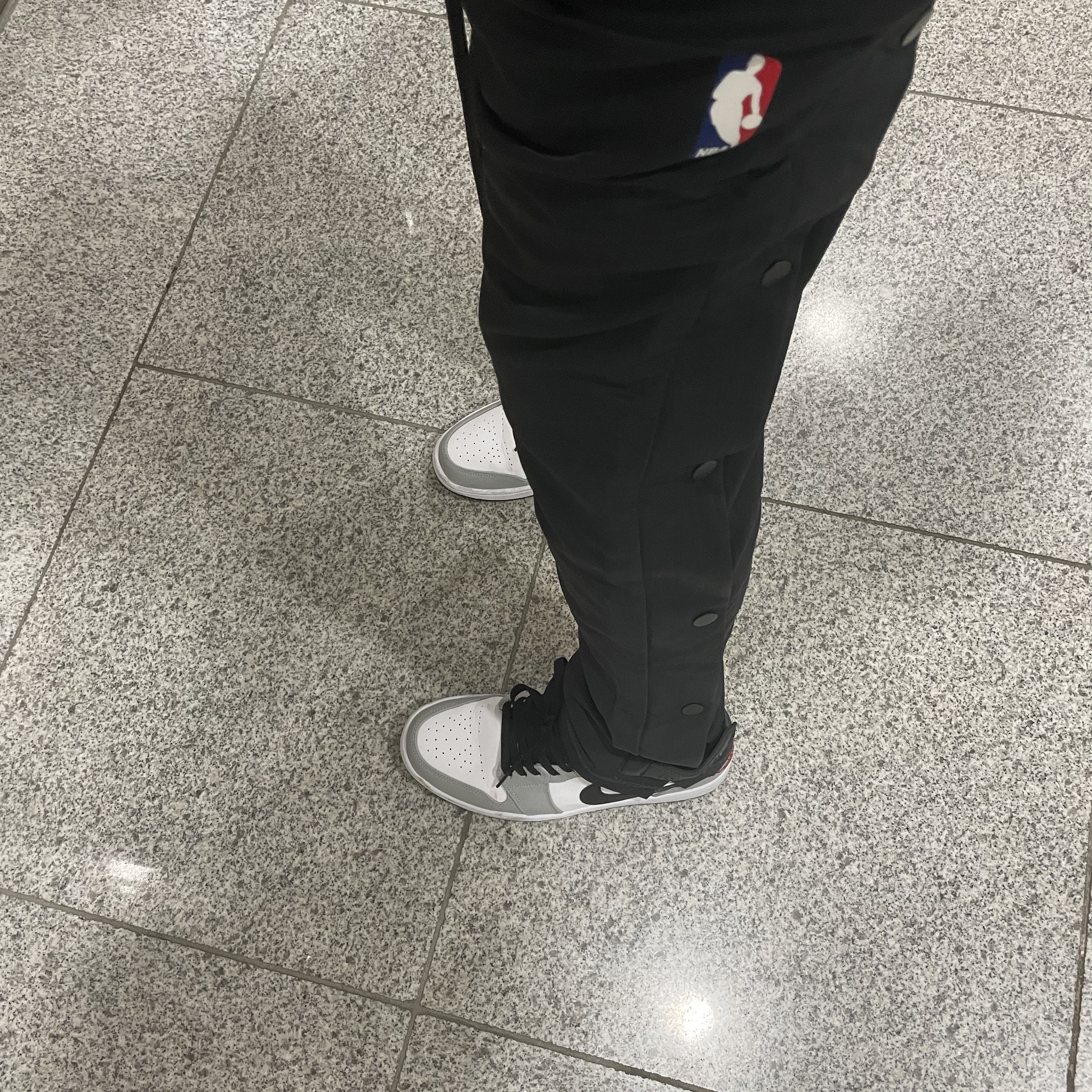 Jordan 1 Low Light Smoke Grey, Nike x Fear of God Warm Up Pants Off Noir 착용 스타일