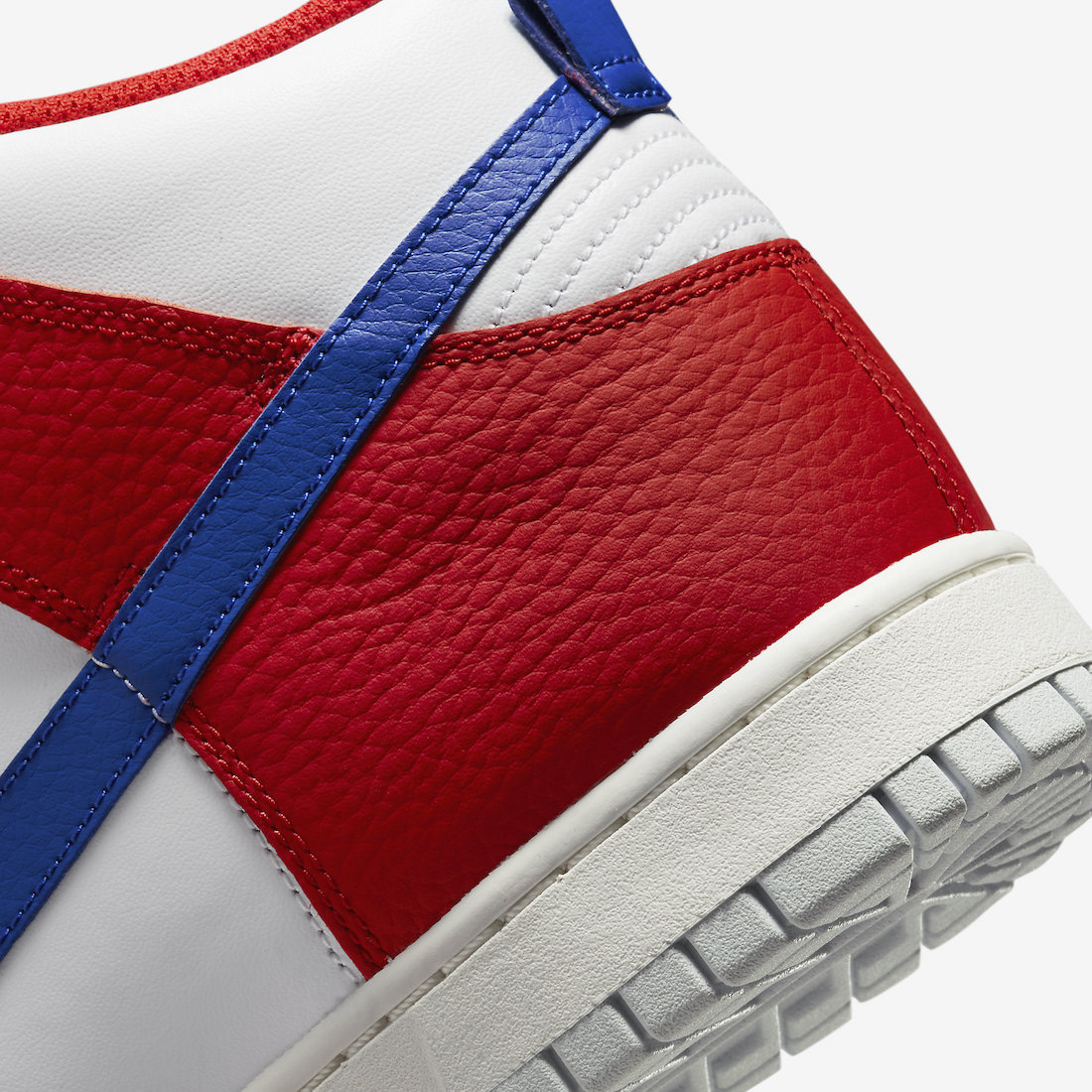 Nike Air Force 1 Mid QS University Red and Midnight Navy, Nike Dunk High Retro Championship White and Red 착용 스타일 - 5