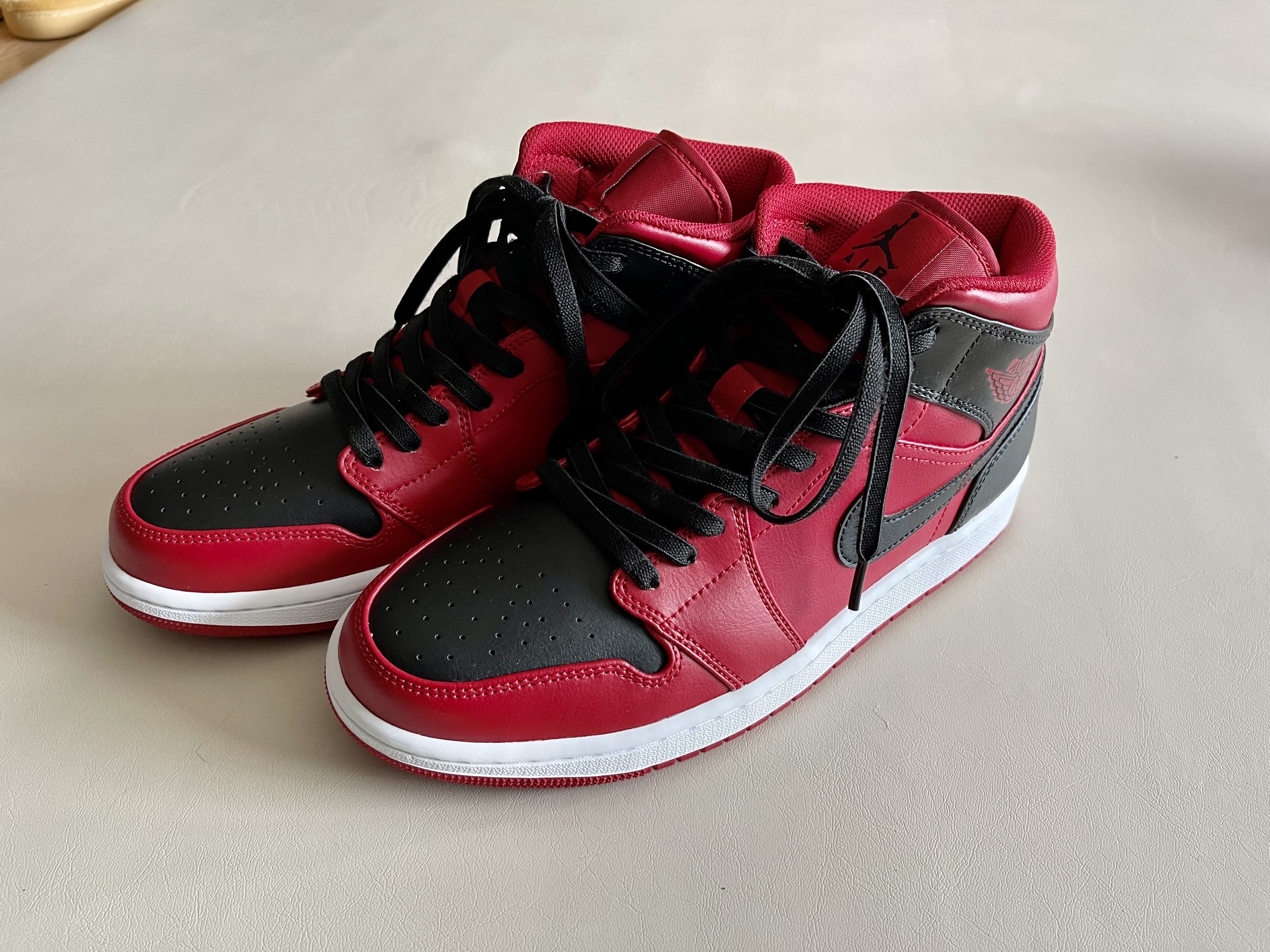 Jordan 1 Mid Reverse Bred 착용 스타일 - 1
