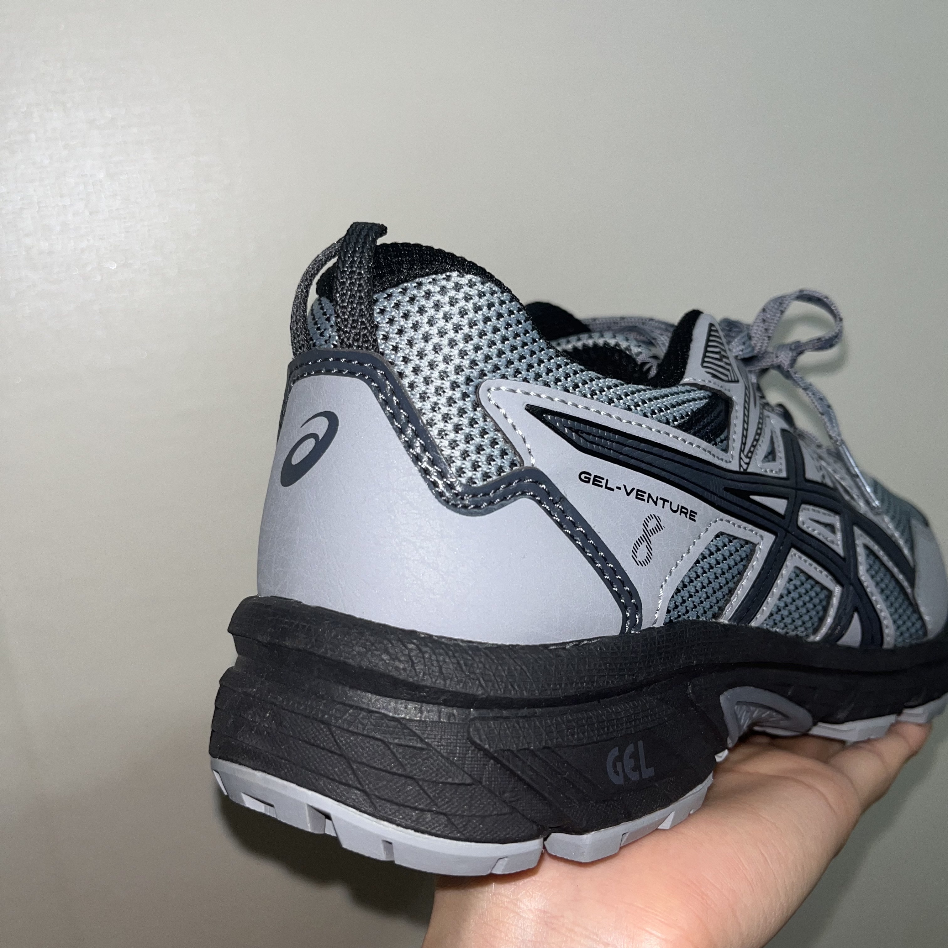 Asics Gel-Venture 8 Sheet Rock Carrier Grey 착용 스타일 - 2