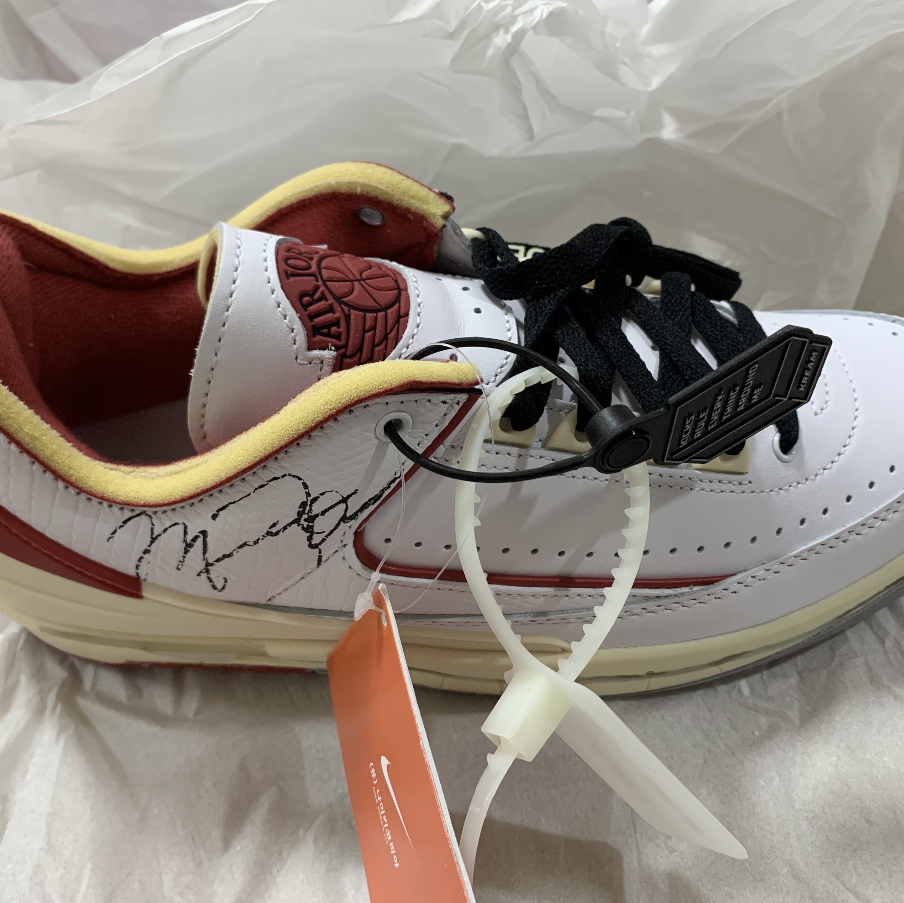 Jordan 2 x Off-White Retro Low SP White and Varsity Red, Nike Dunk Low Retro Wolf Grey 착용 스타일 - 3
