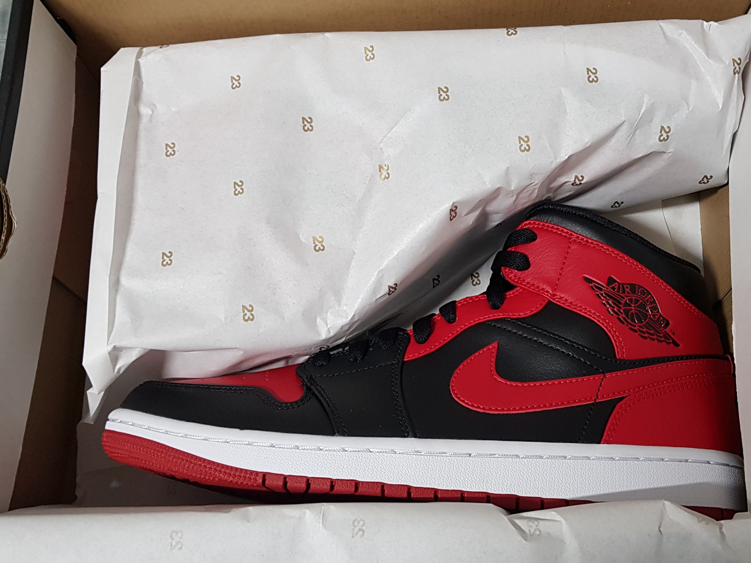 Jordan 1 Mid Bred Banned 2020 착용 스타일 - 1