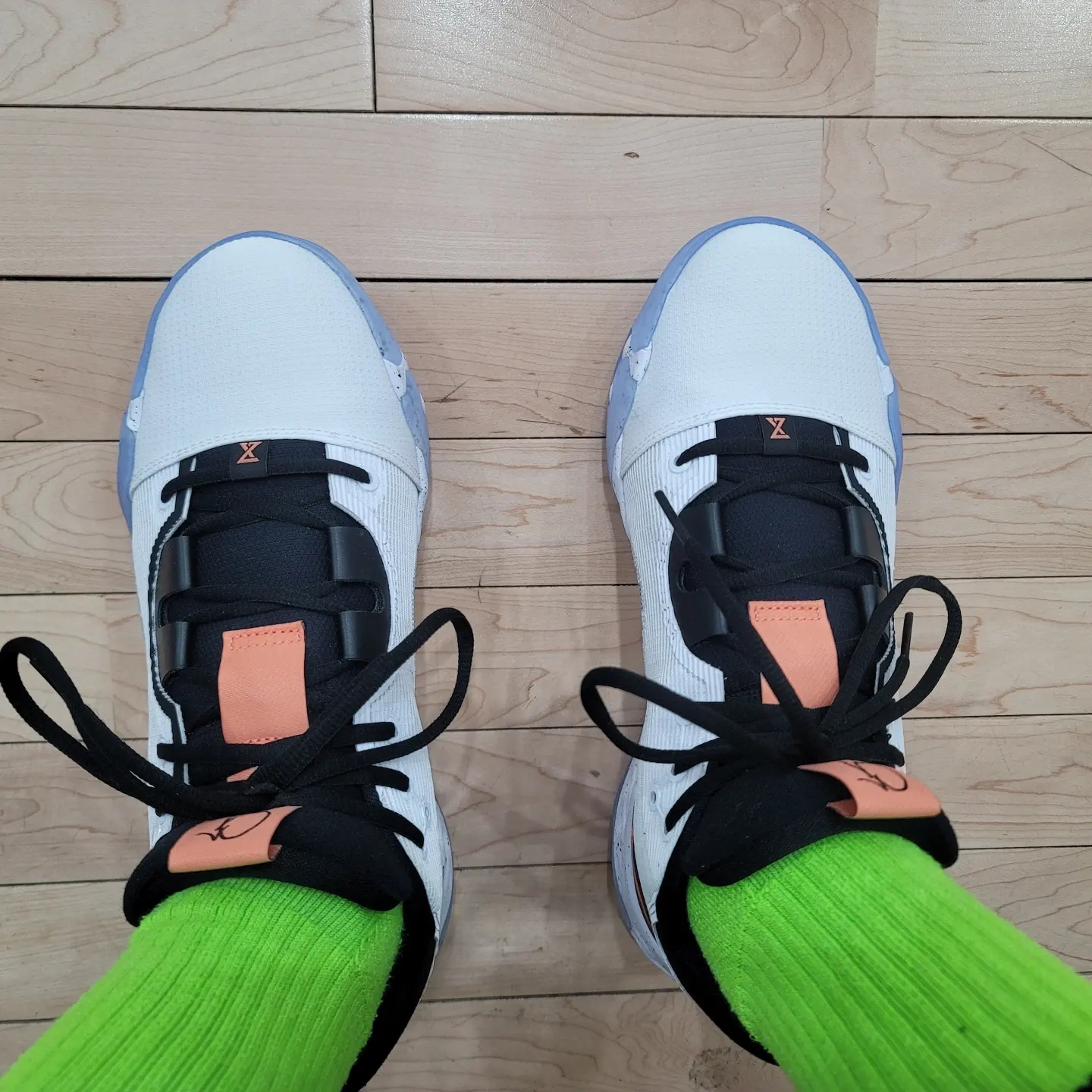 Nike PG 6 EP Fluoro 착용 스타일 - 1