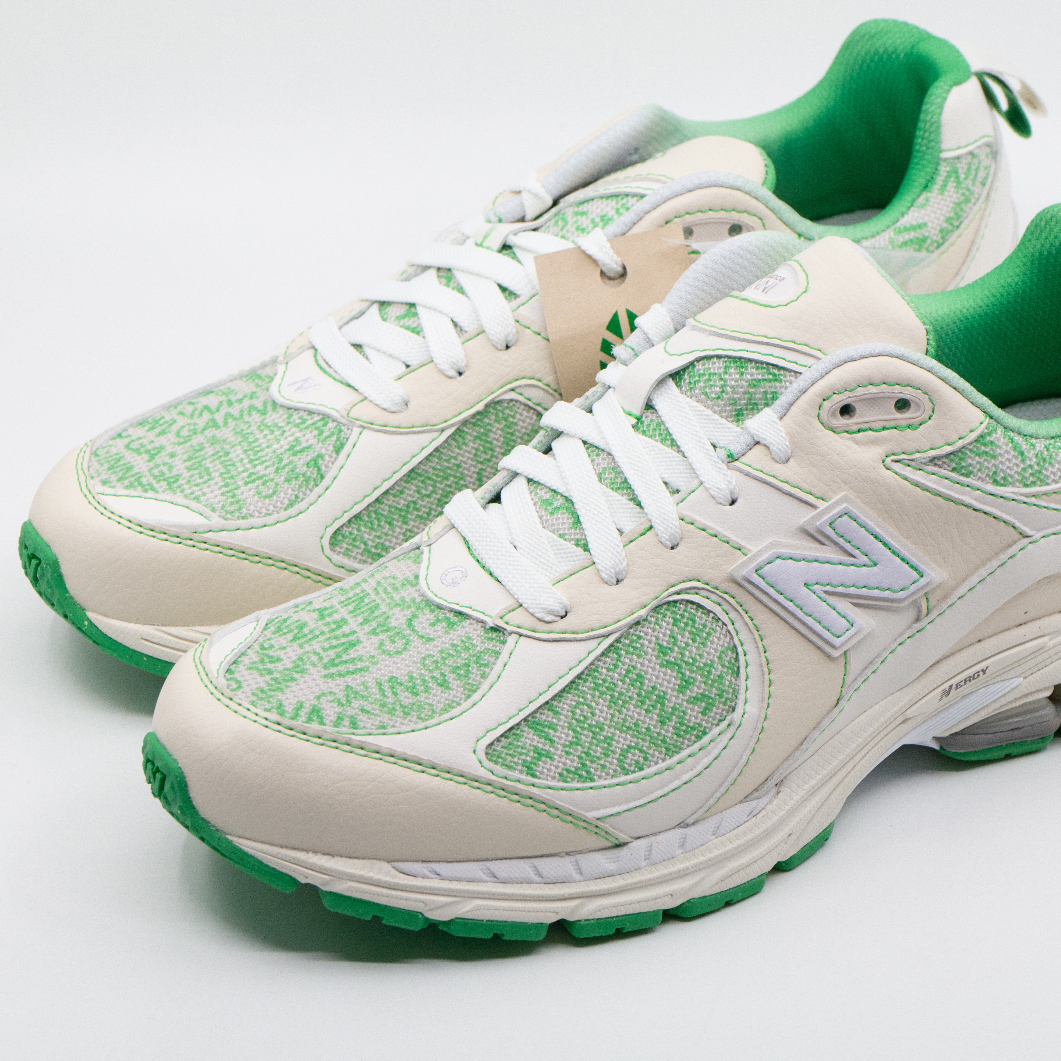 New Balance x Ganni 2002R Turtle Dove Island Green 착용 스타일