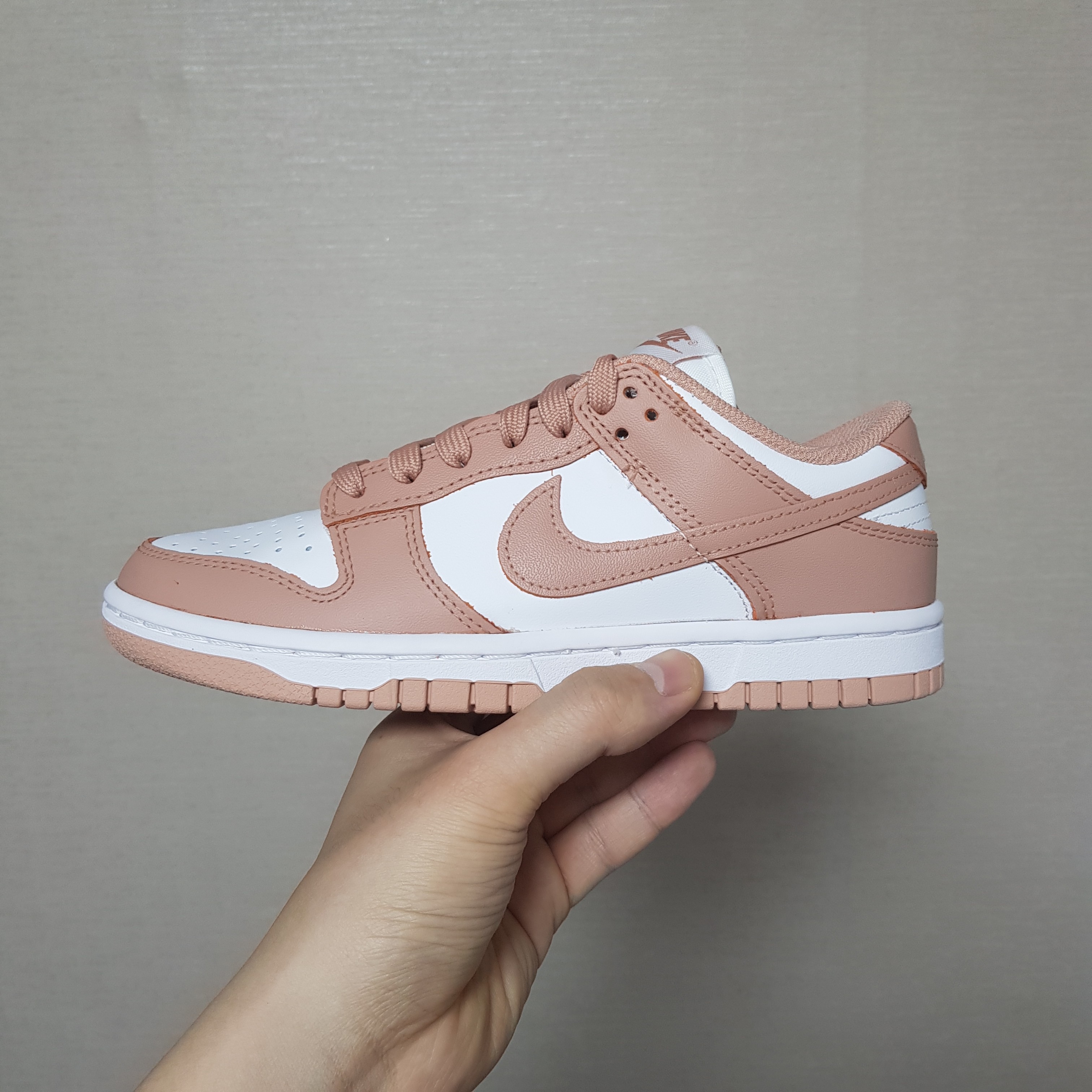 (W) Nike Dunk Low Rose Whisper 착용 스타일 - 2
