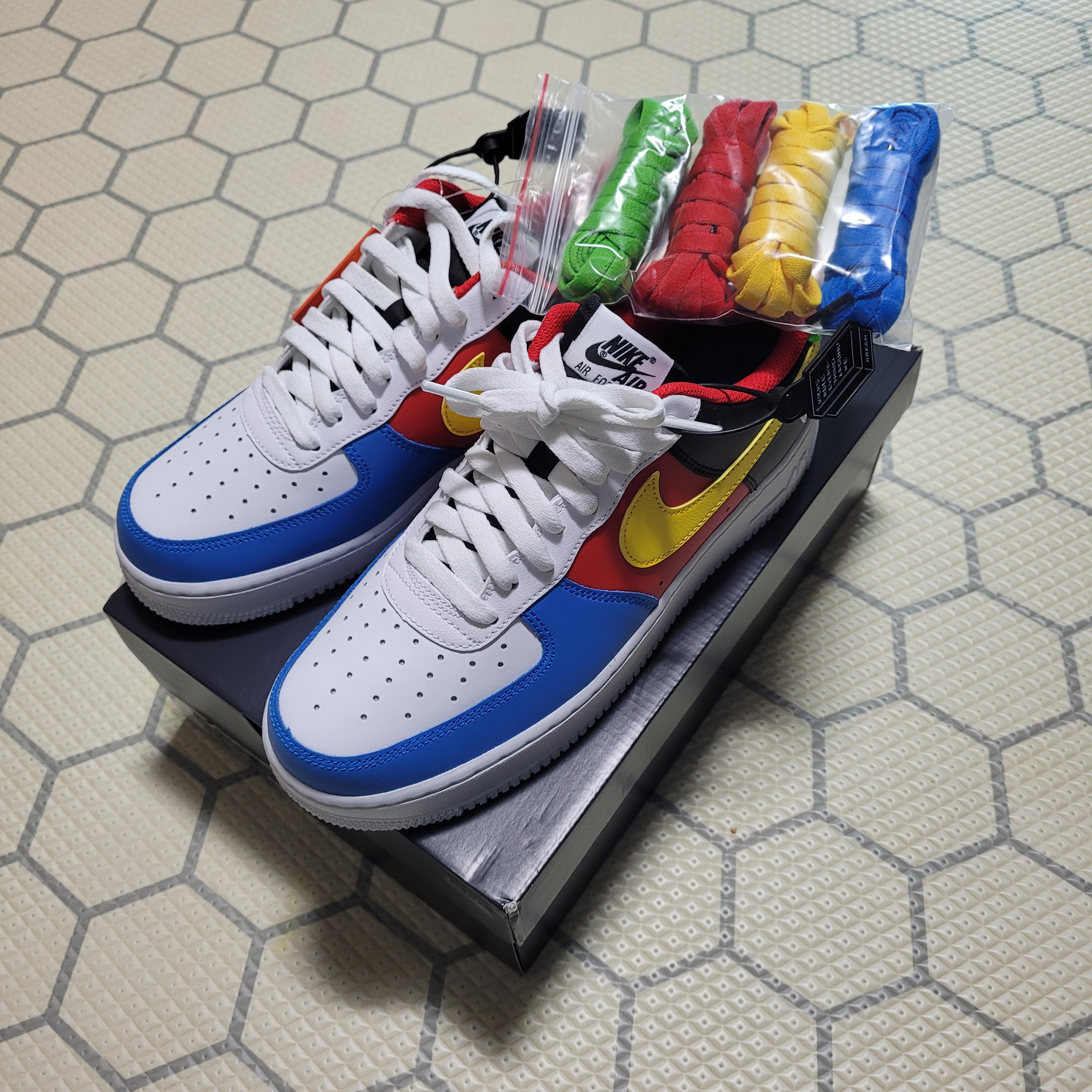 Nike x UNO Air Force 1 '07 QS White Yellow Zest 착용 스타일