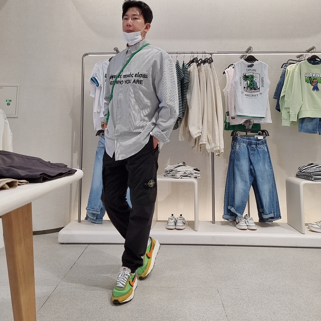 Nike x Sacai LDWaffle Green Multi, Bottega Veneta Mini Leather Loop Bag Parakeet 착용 스타일 - 3