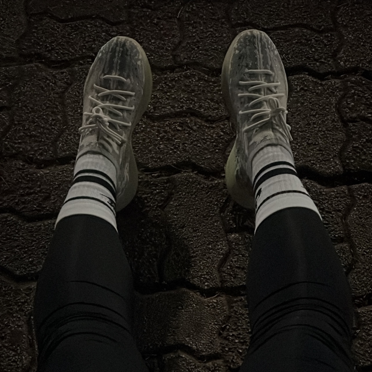 Adidas Yeezy Boost 380 Alien 착용 스타일