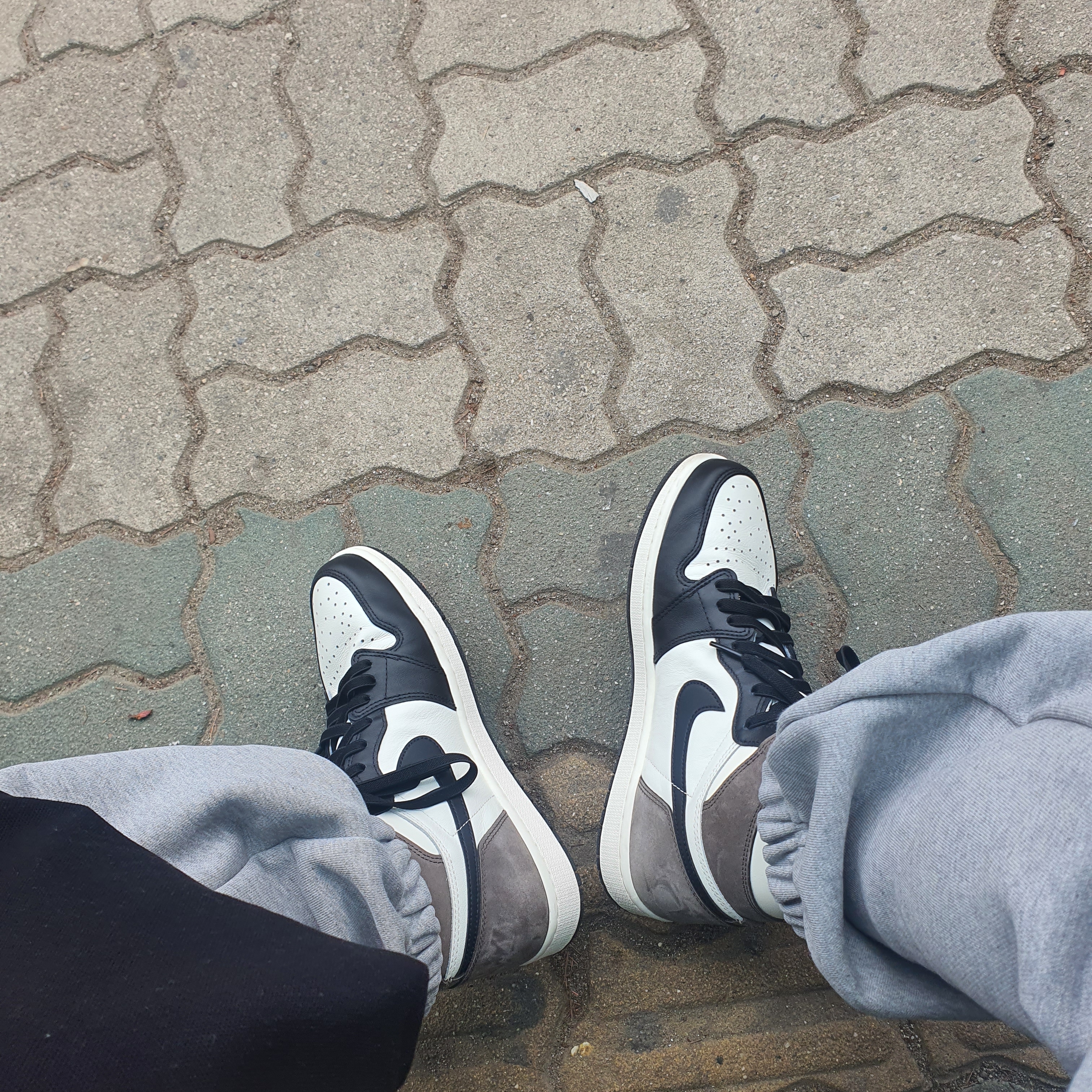 Jordan 1 Retro High OG Black Mocha 착용 스타일 - 1