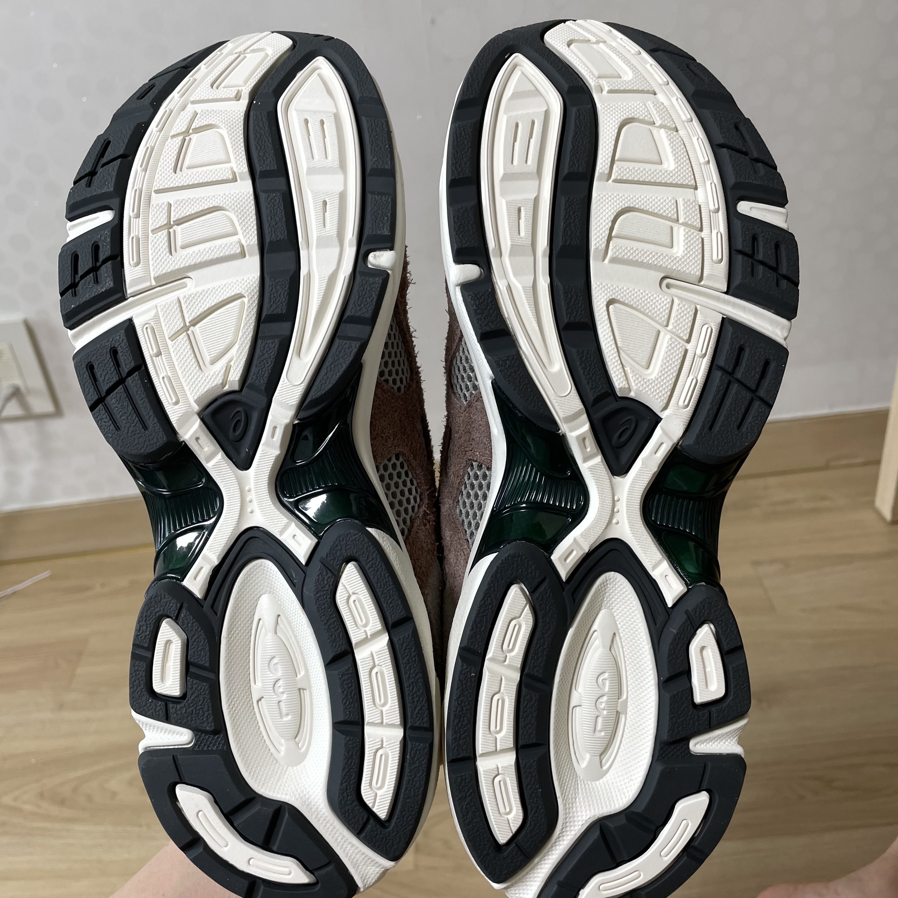 Asics x Hal Studios Gel-1130 Smoke Grey 착용 스타일 - 4