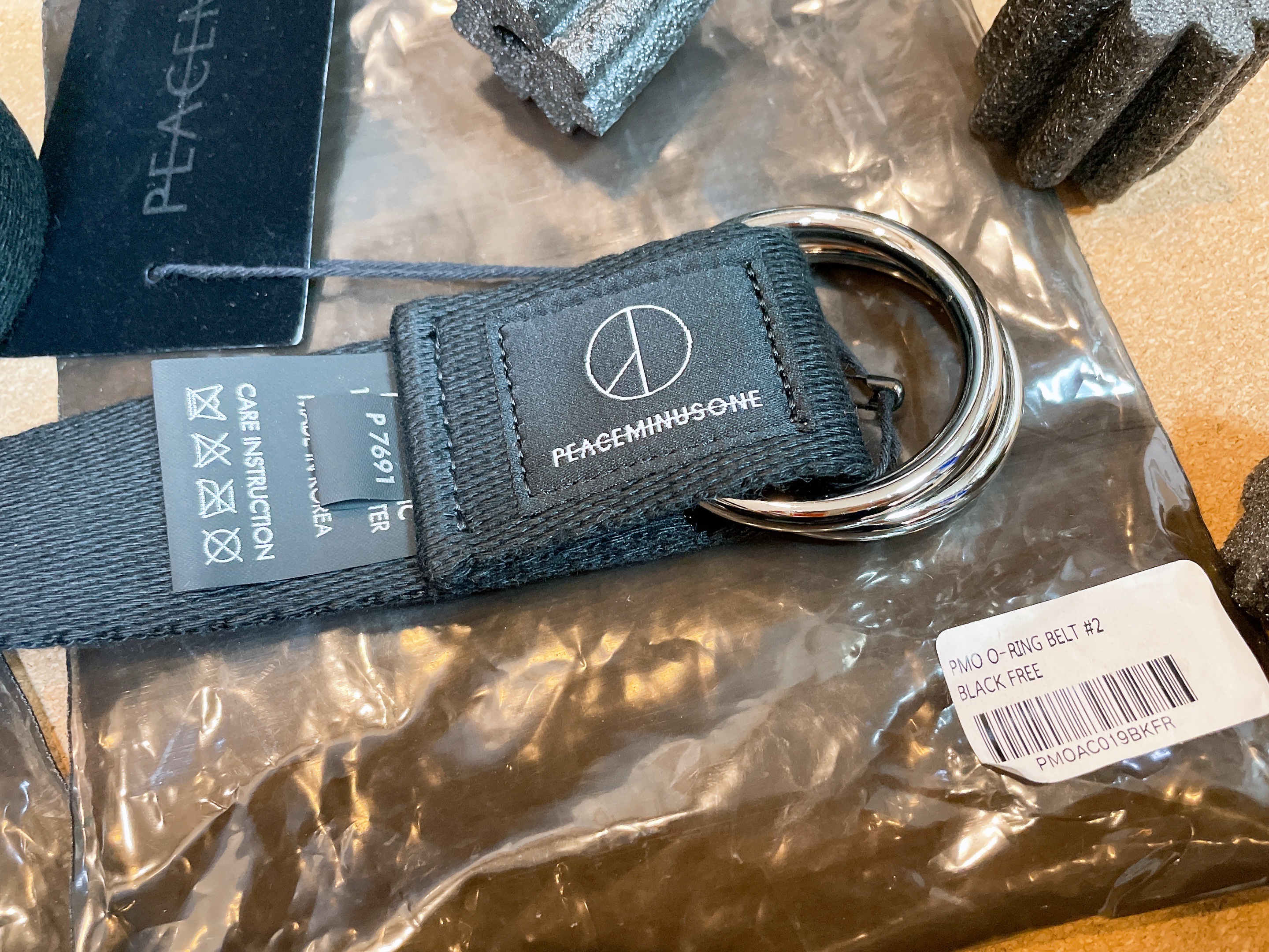 Peaceminusone O-Ring Belt #2 Black 착용 스타일 - 2