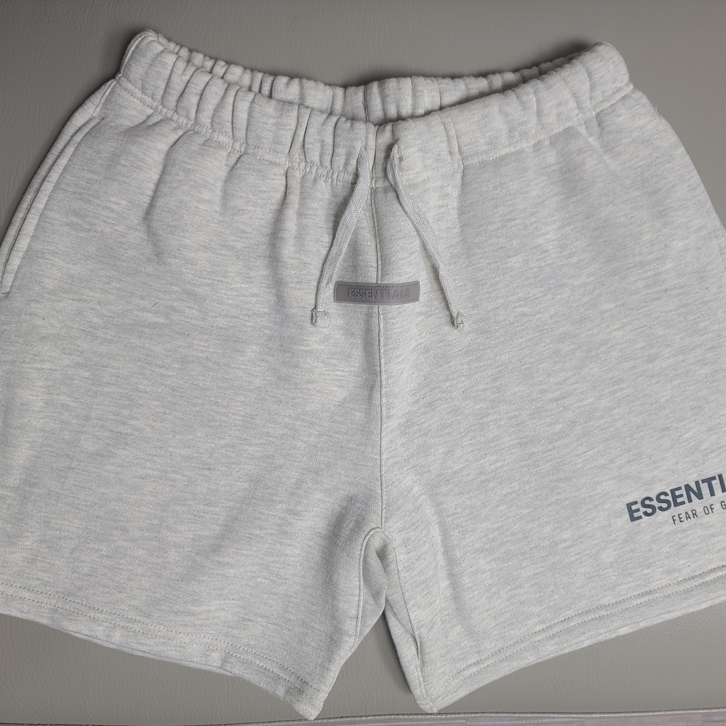 (Kids) Essentials Sweatshorts Oatmeal - 22SS 착용 스타일 - 1