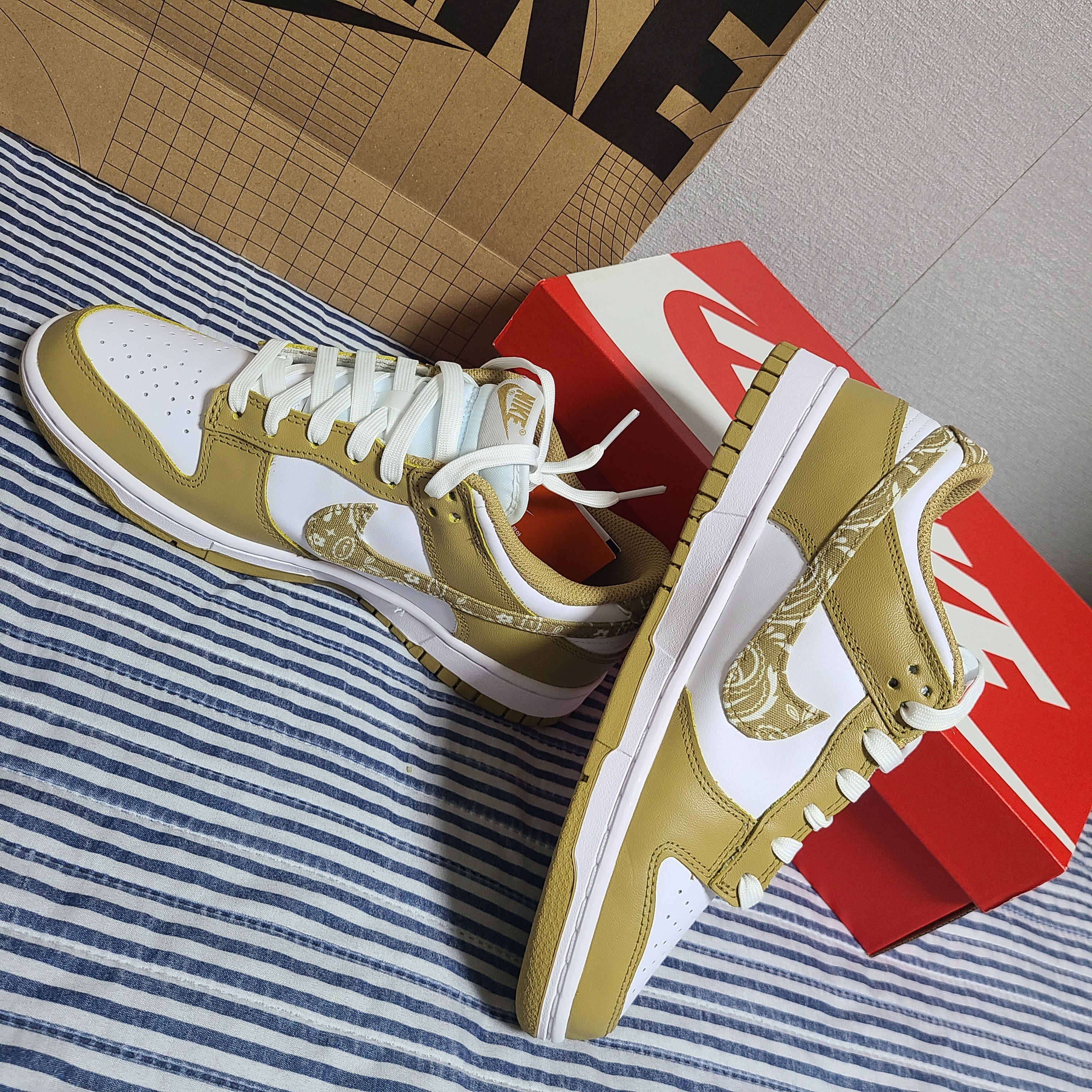 (W) Nike Dunk Low Essential Barley Paisley 착용 스타일 - 1