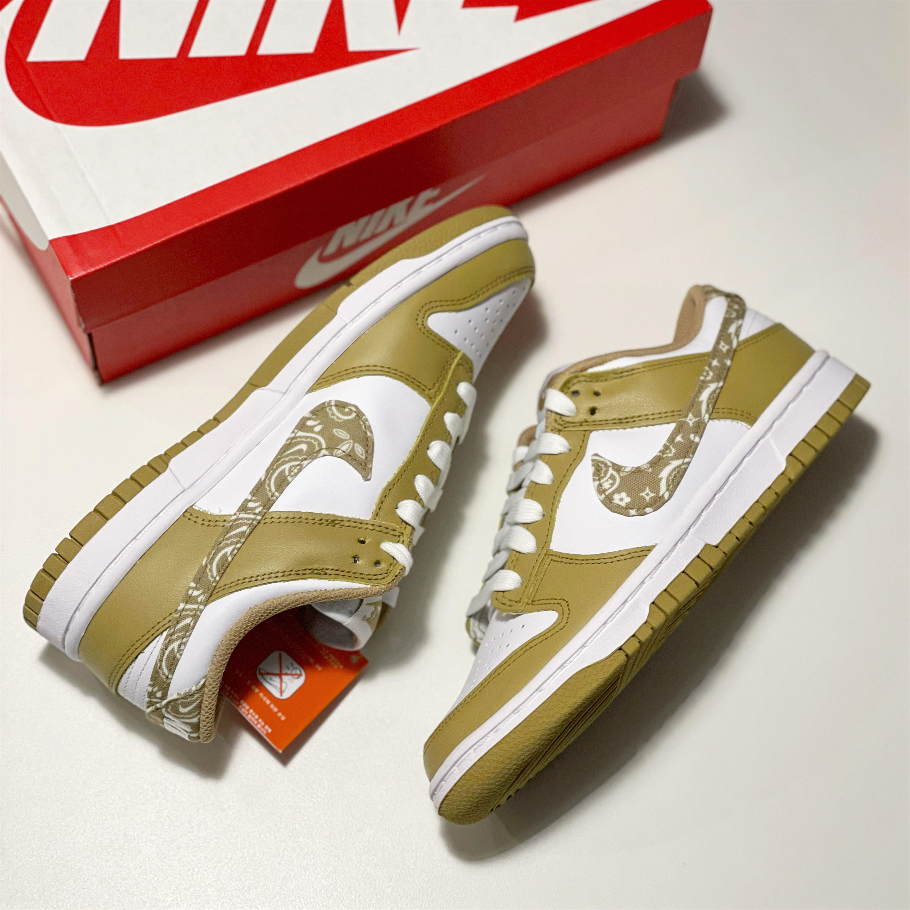 (W) Nike Dunk Low Essential Barley Paisley 착용 스타일