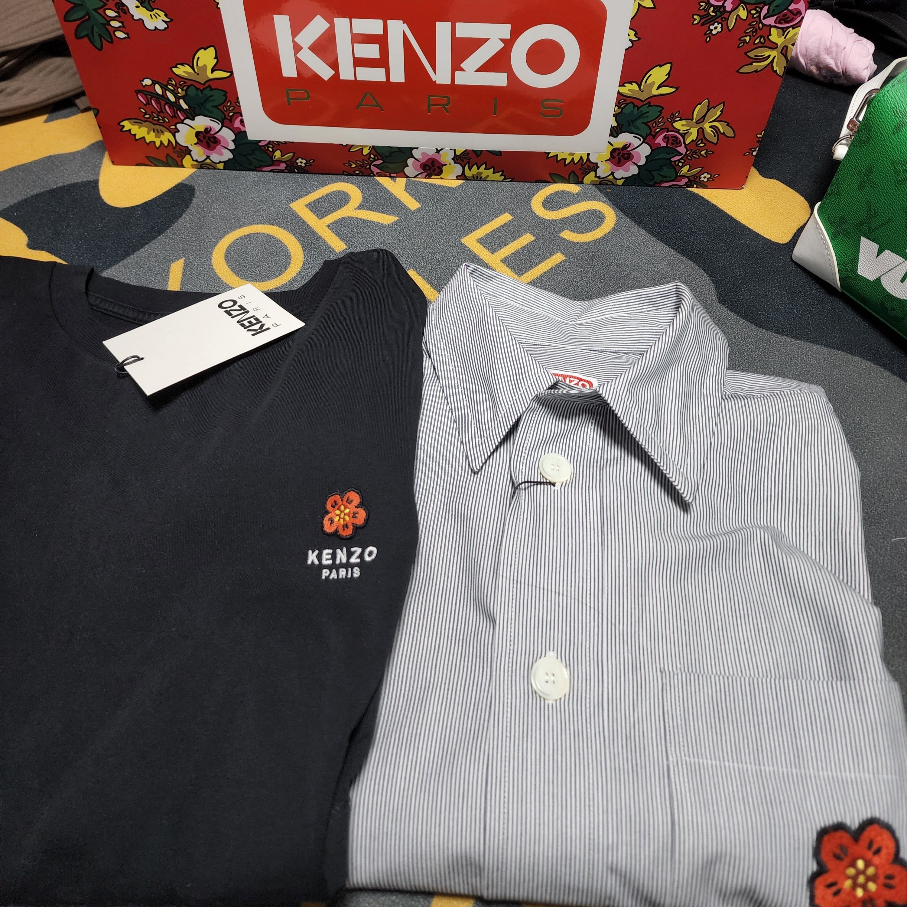 Kenzo Boke Flower Crest On Pocket Oversized Shirt Midnight Blue, Kenzo Boke Flower Crest Oversized T-Shirt Black 착용 스타일