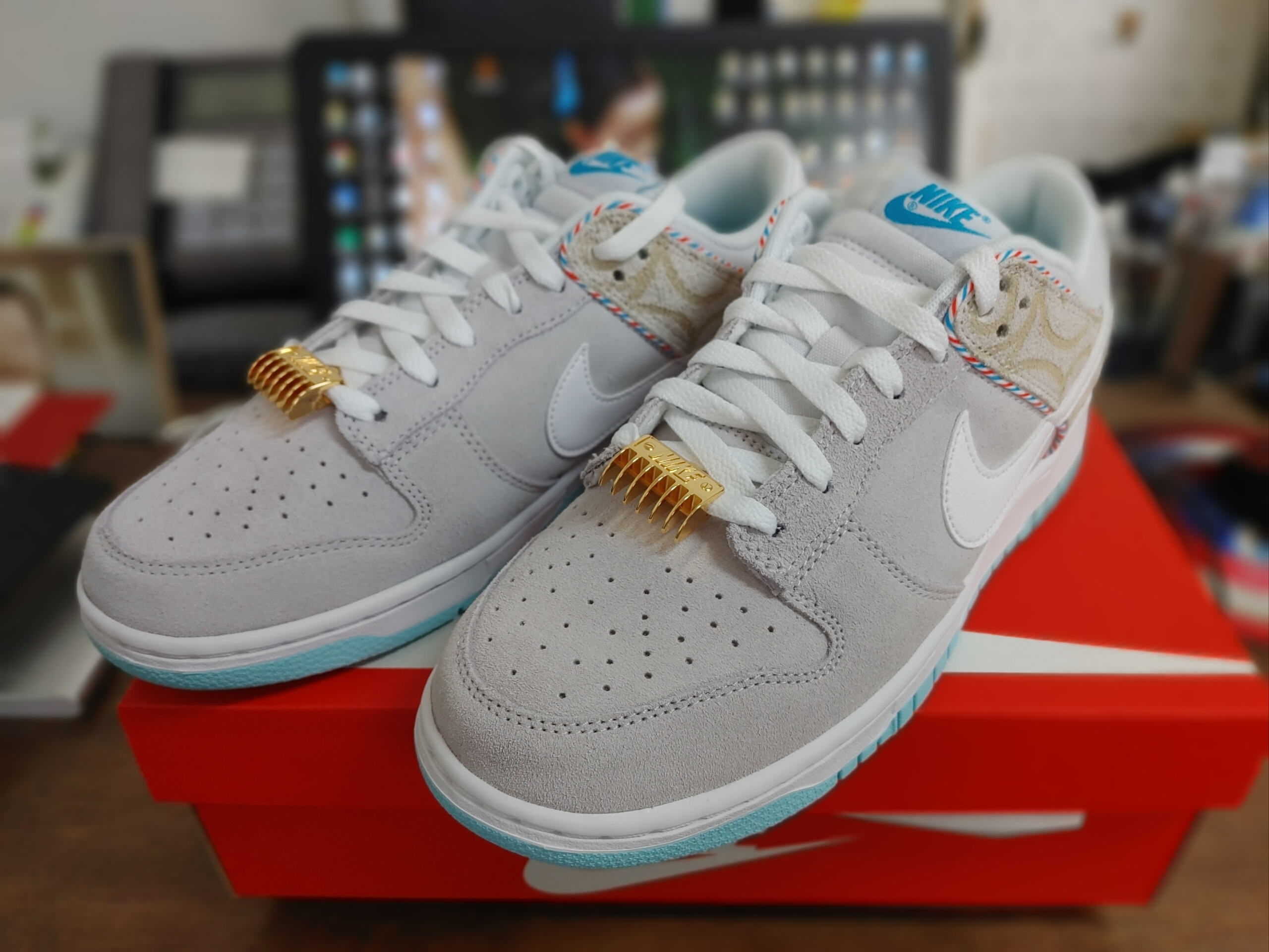 Nike Dunk Low Retro SE Barber Shop Grey 착용 스타일 - 1