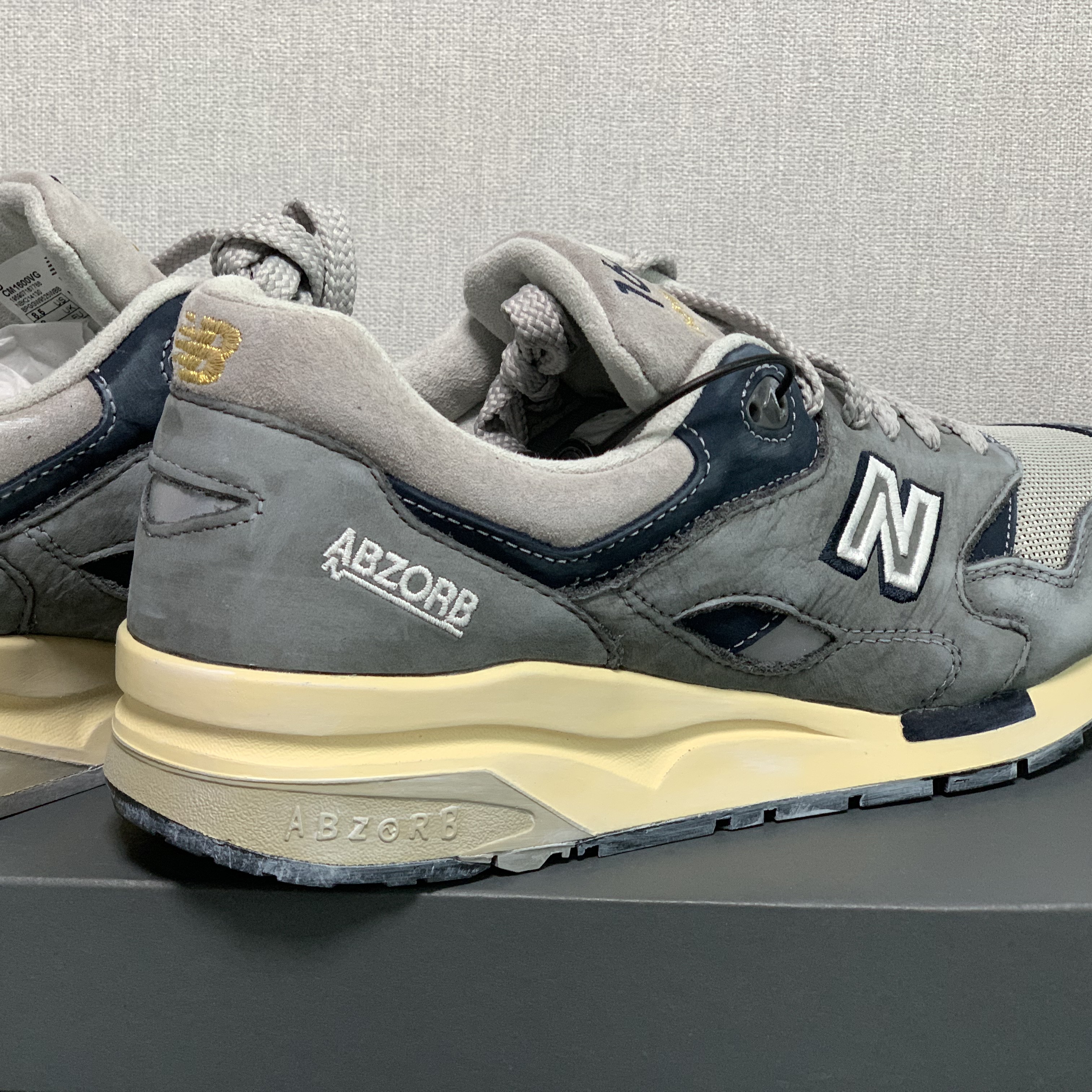 New Balance 1600 Premium Vintage Grey 착용 스타일 - 1
