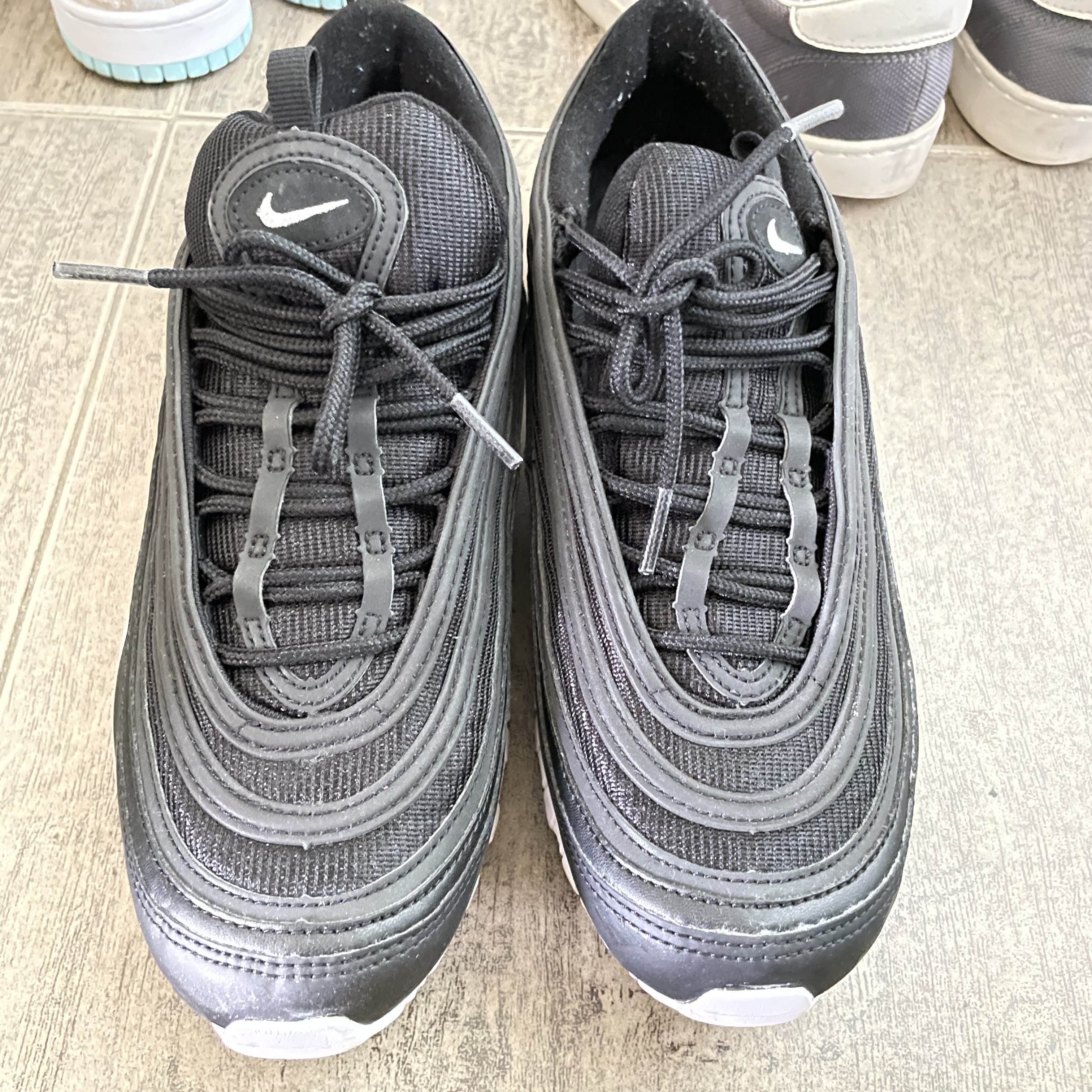 Nike Air Max 97 Black White 착용 스타일 - 1