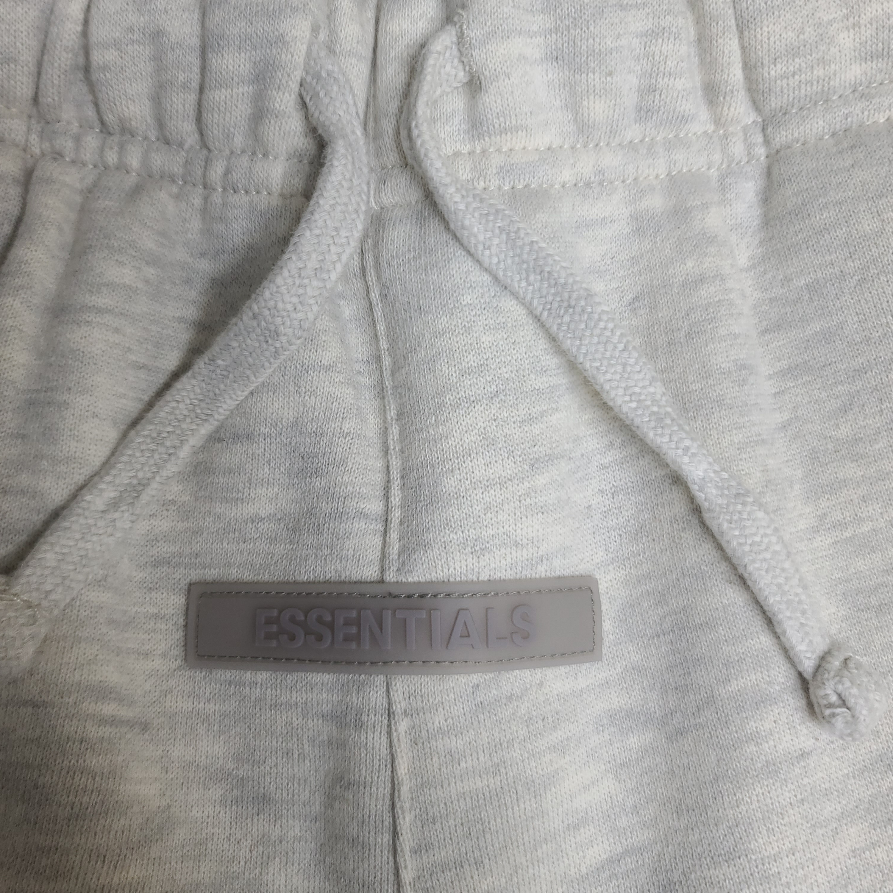 (Kids) Essentials Sweatshorts Oatmeal - 22SS 착용 스타일 - 3