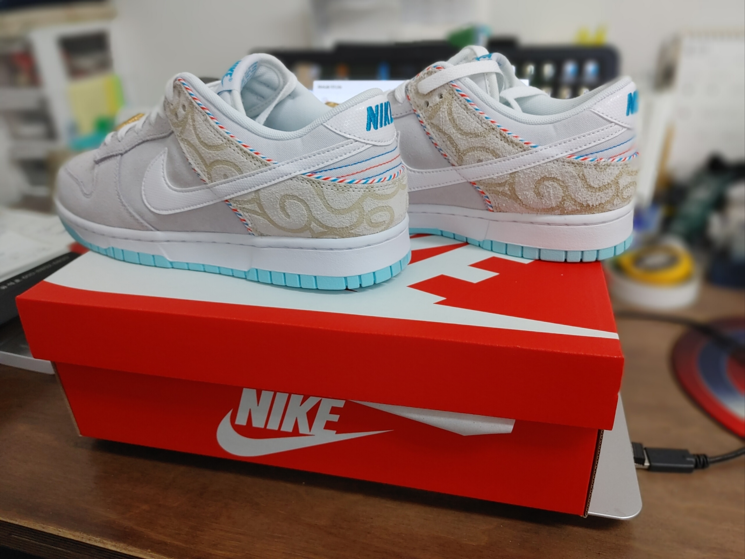 Nike Dunk Low Retro SE Barber Shop Grey 착용 스타일 - 3