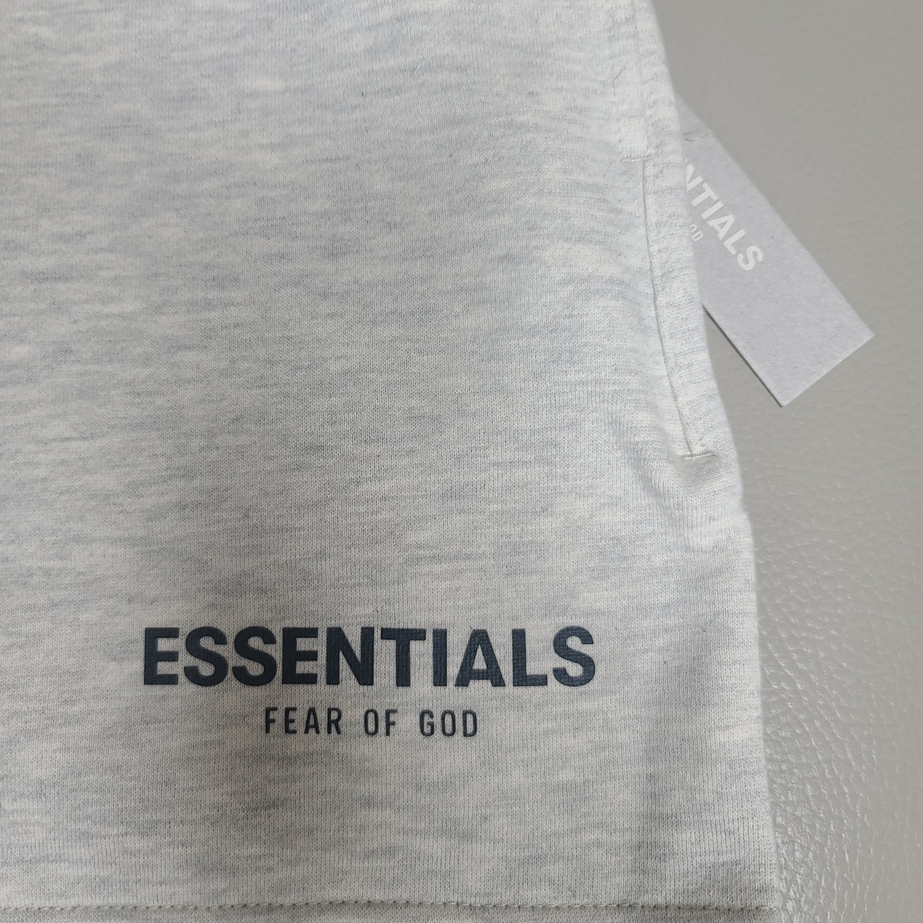 (Kids) Essentials Sweatshorts Oatmeal - 22SS 착용 스타일 - 2