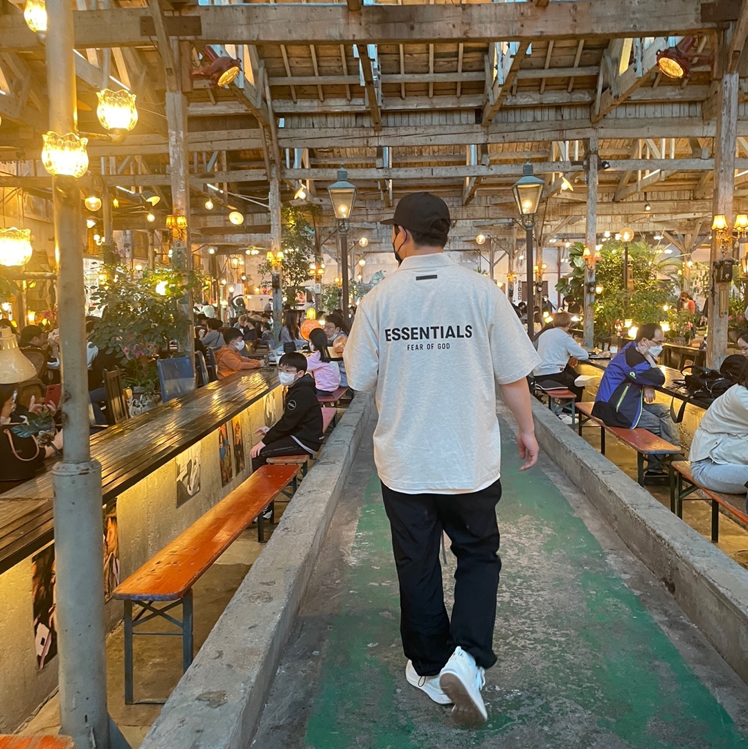 Essentials Short Sleeve Polo Oatmeal - 21SS, Nike x Sacai VaporWaffle White and Gum 착용 스타일