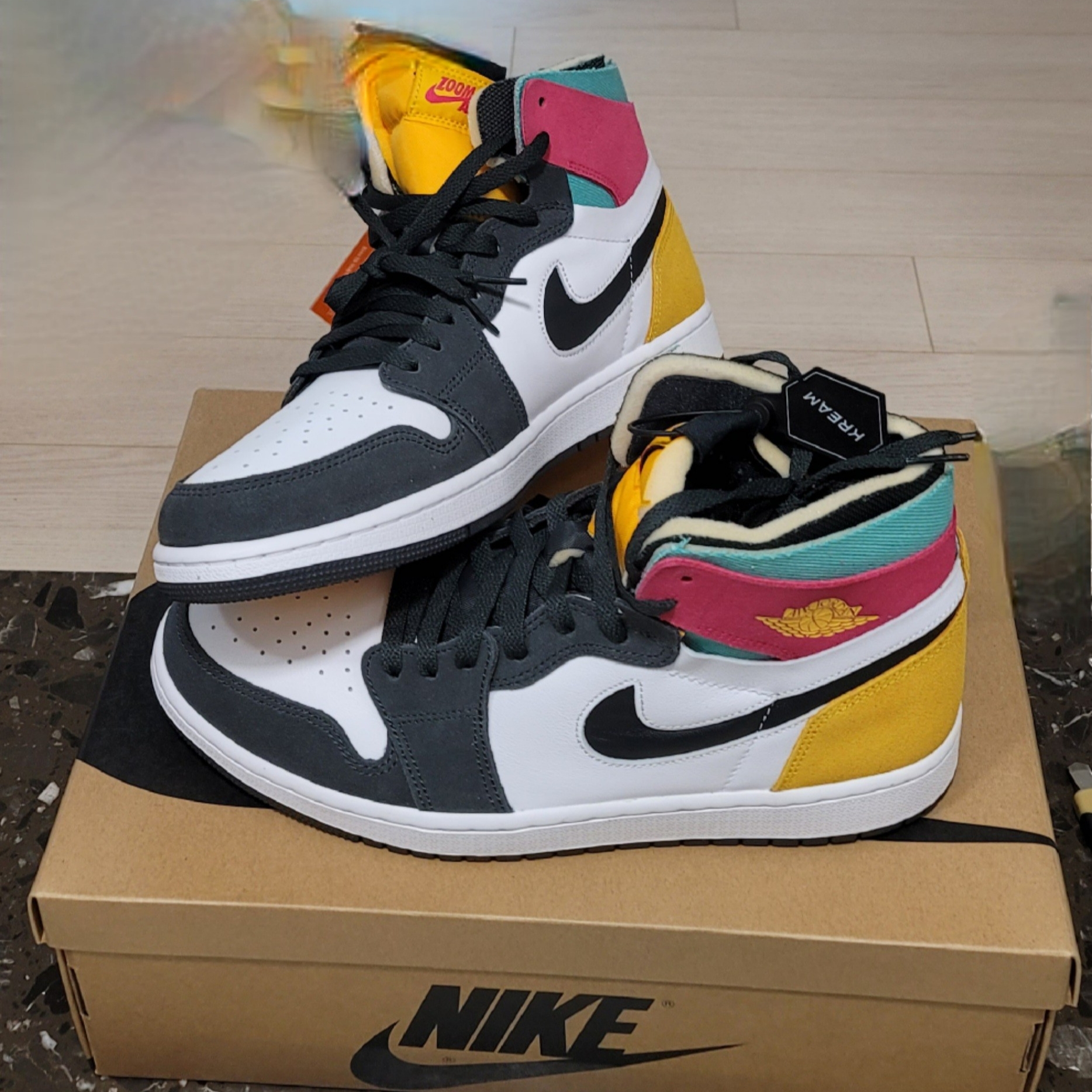 Jordan 1 Zoom Air CMFT Anthracite Pink Gold 착용 스타일