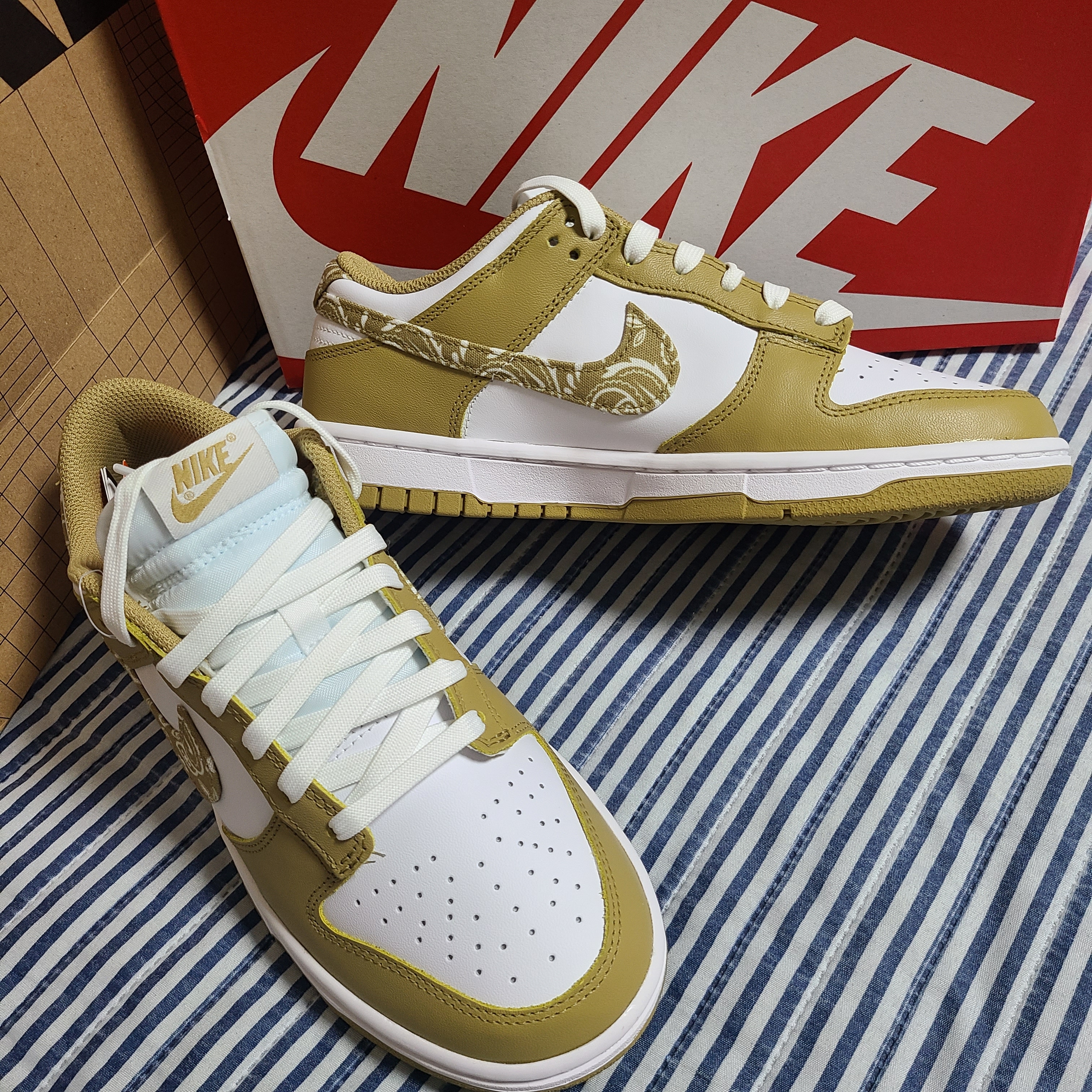 (W) Nike Dunk Low Essential Barley Paisley 착용 스타일 - 4