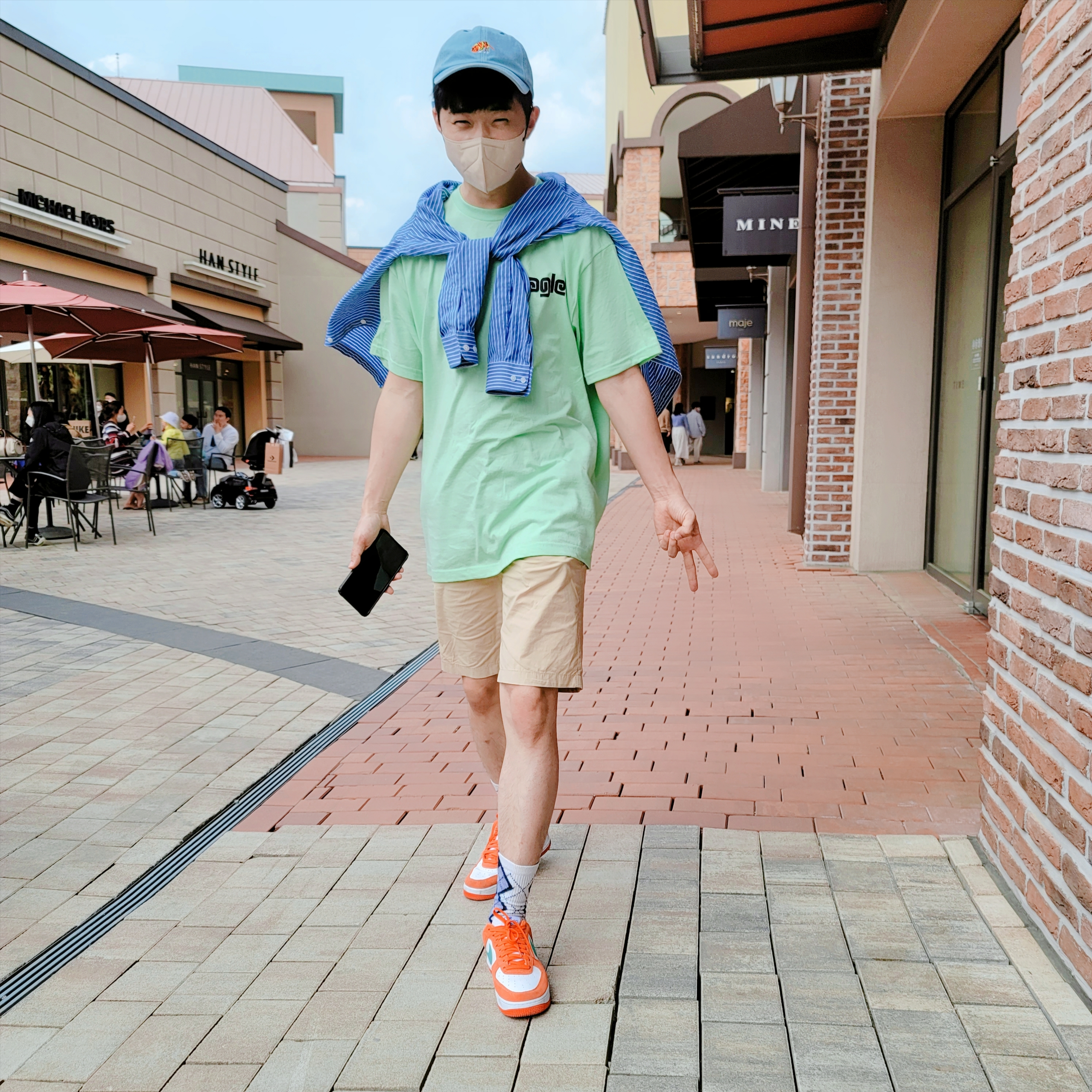 Nike Air Force 1 '07 LV8 Athletic Club Rush Orange Washed Teal 착용 스타일