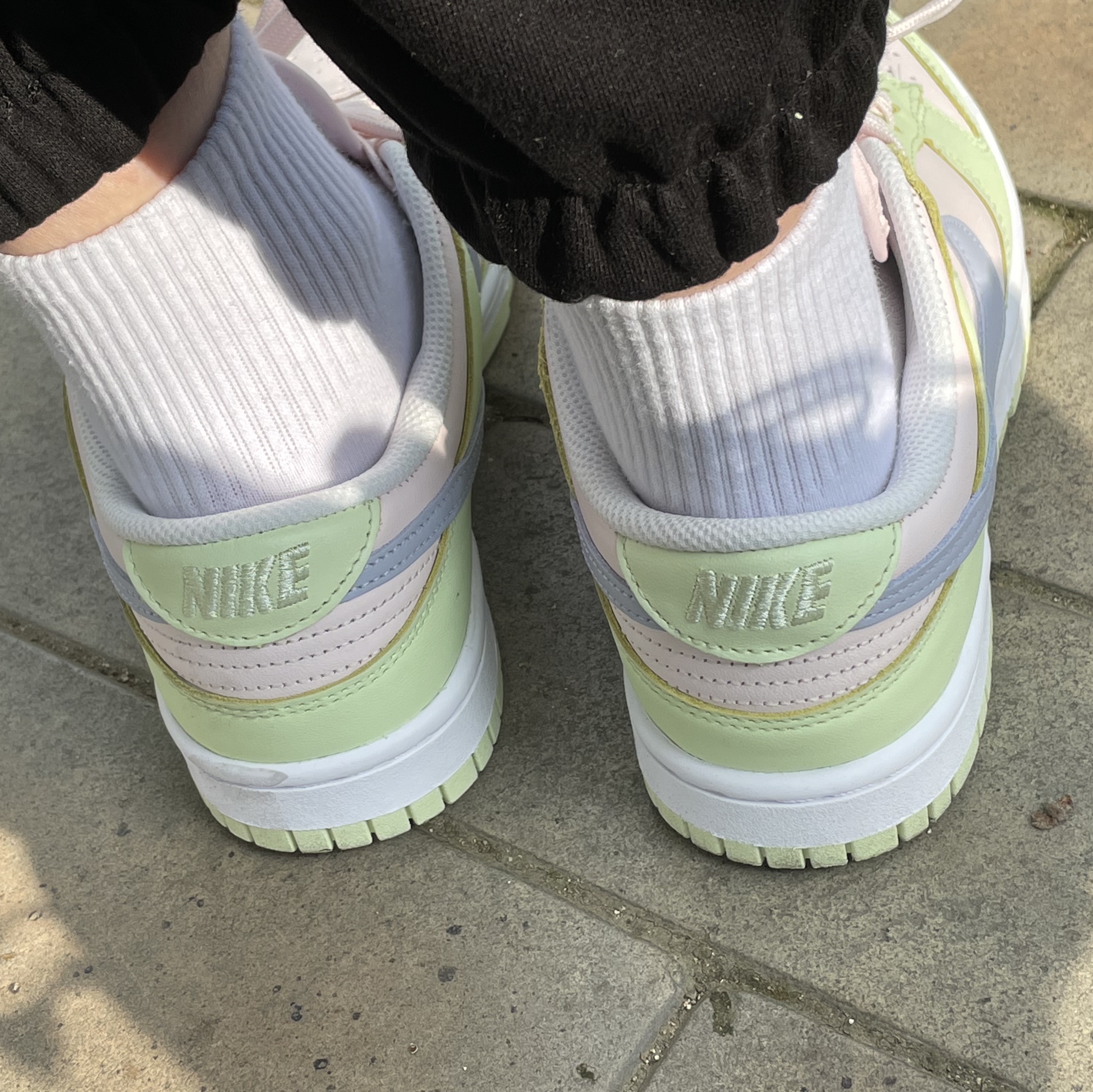 (W) Nike Dunk Low Light Soft Pink 착용 스타일 - 2