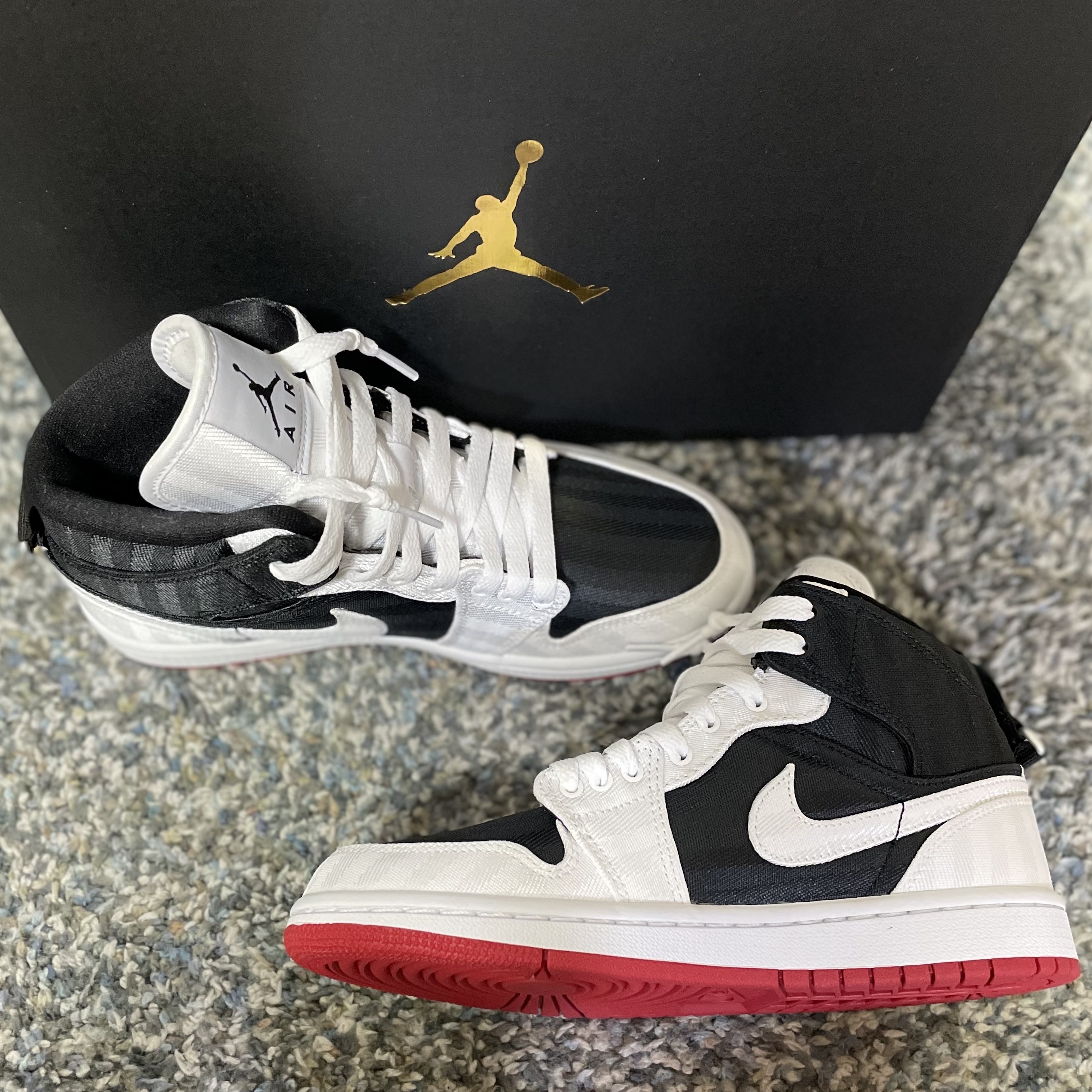 (W) Jordan 1 Mid SE Utility Panda 착용 스타일 - 4