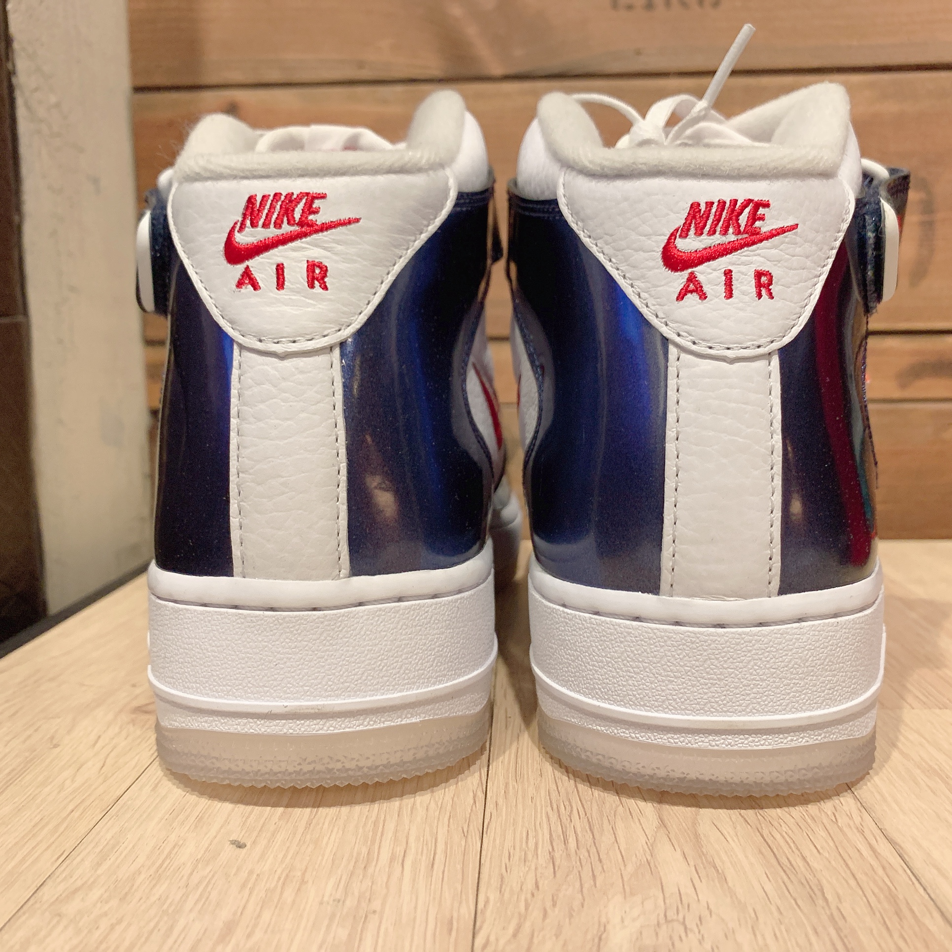 Nike Air Force 1 Mid QS University Red and Midnight Navy 착용 스타일 - 2
