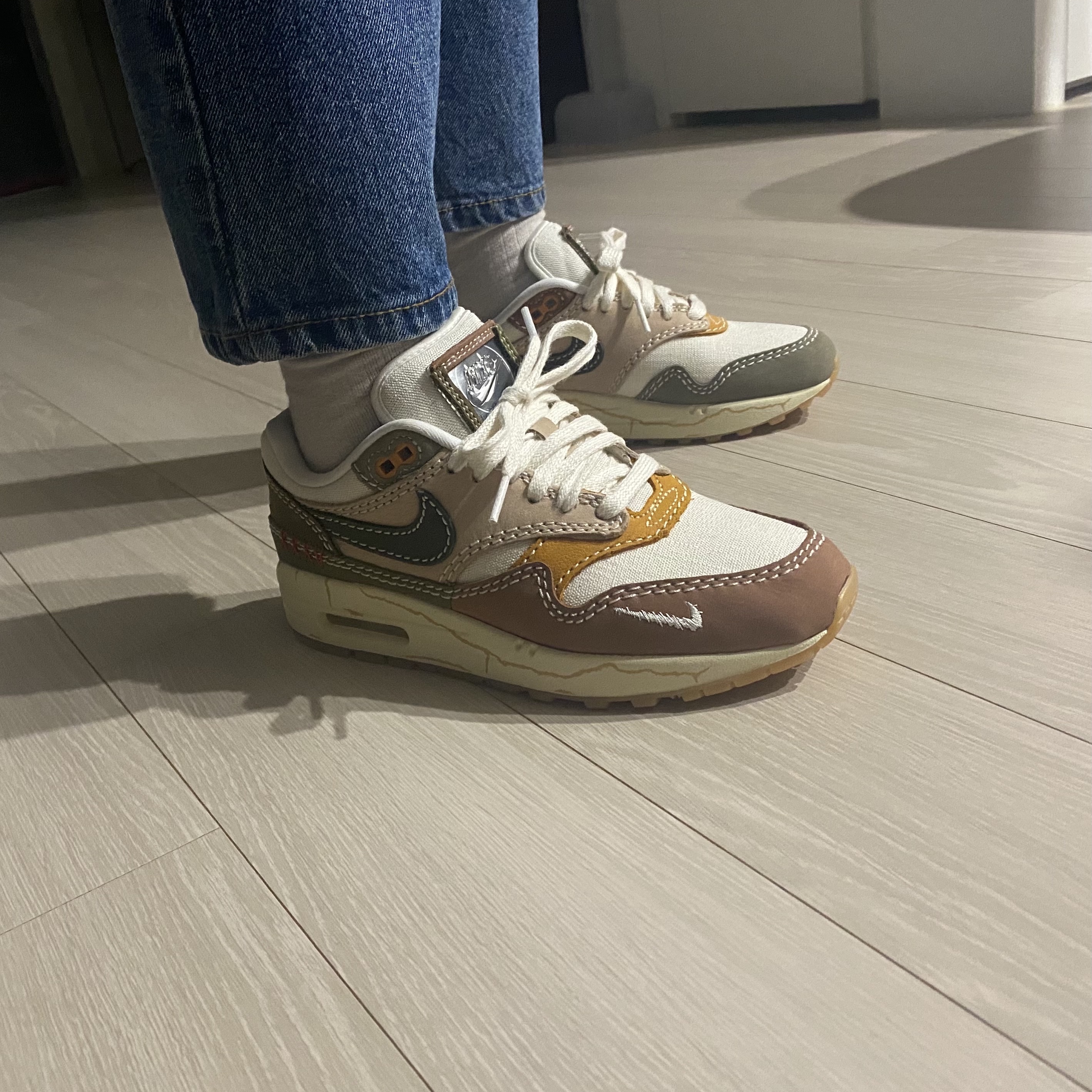 (W) Nike Air Max 1 Premium Wabisabi 착용 스타일