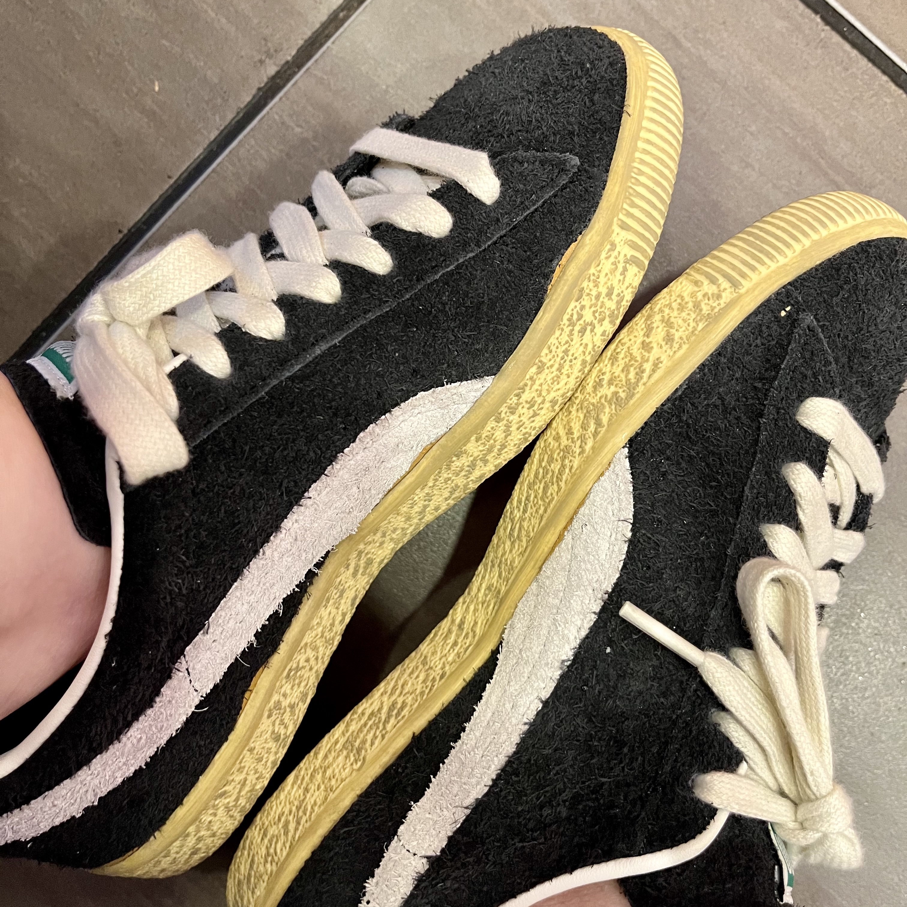 Puma Suede VTG The Never Worn Black 착용 스타일