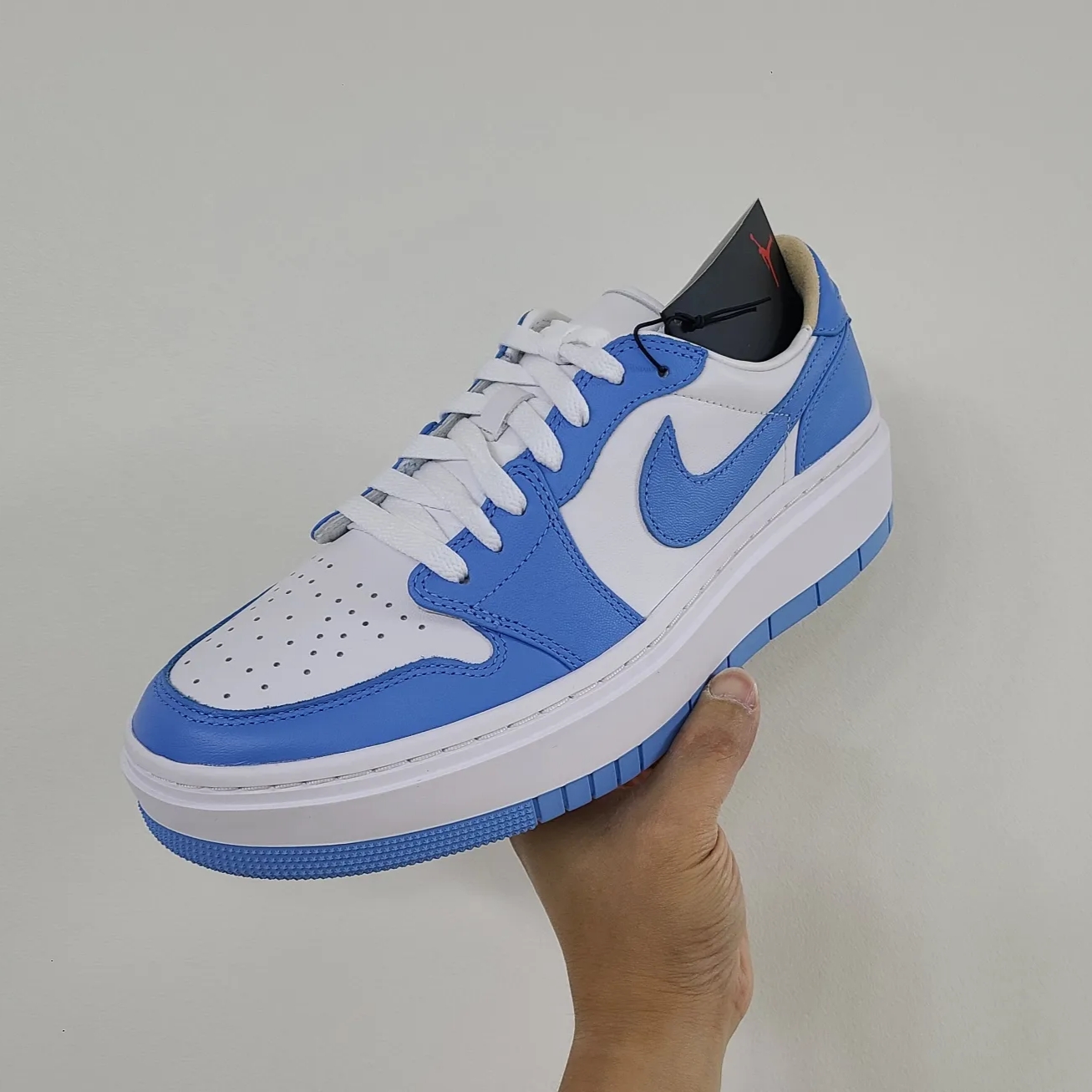 (W) Jordan 1 Elevate Low SE University Blue 착용 스타일 - 1
