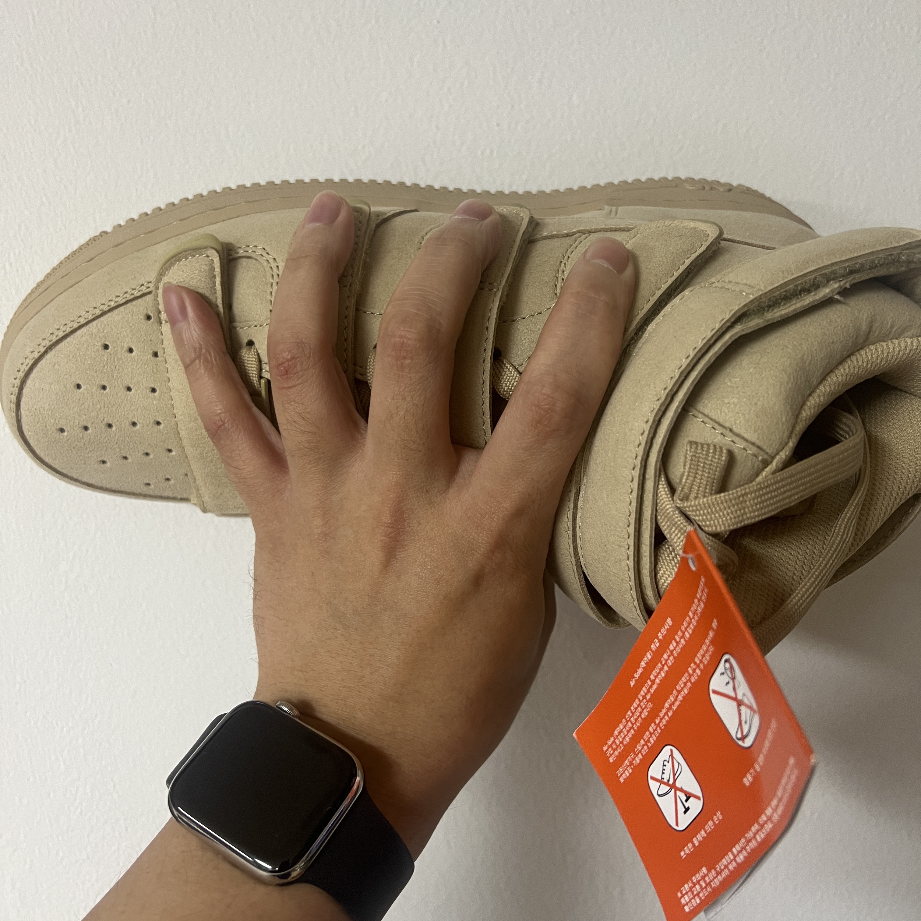 Nike x Billie Eilish Air Force 1 High '07 SP Mushroom 착용 스타일