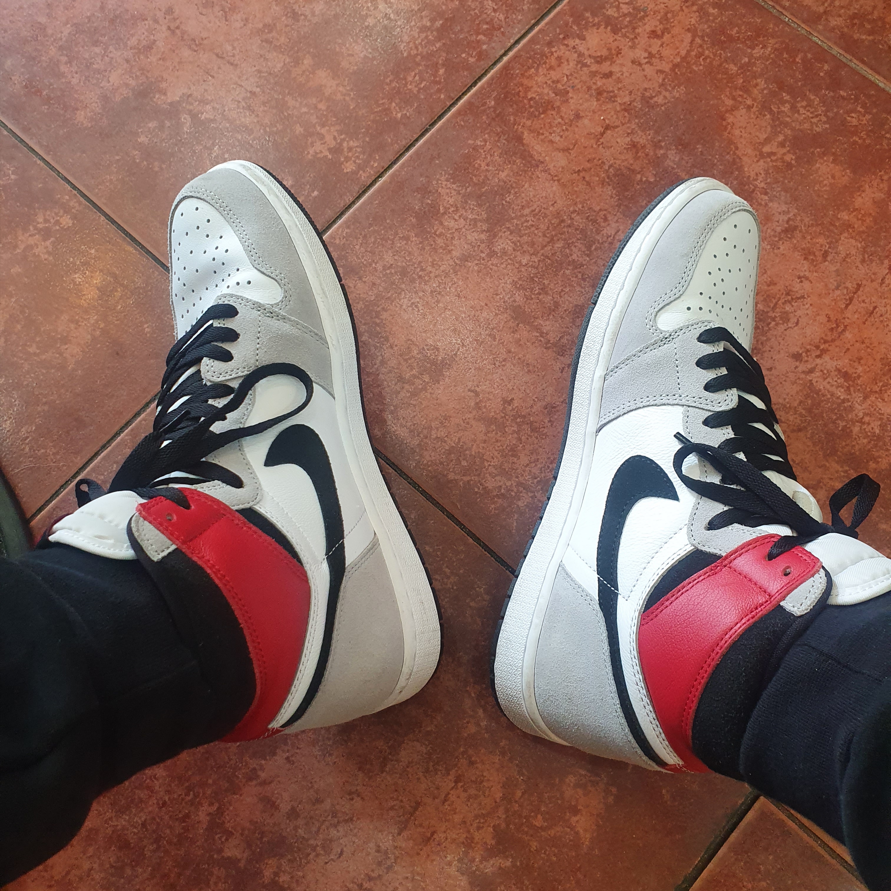Jordan 1 Retro High OG Light Smoke Grey 착용 스타일