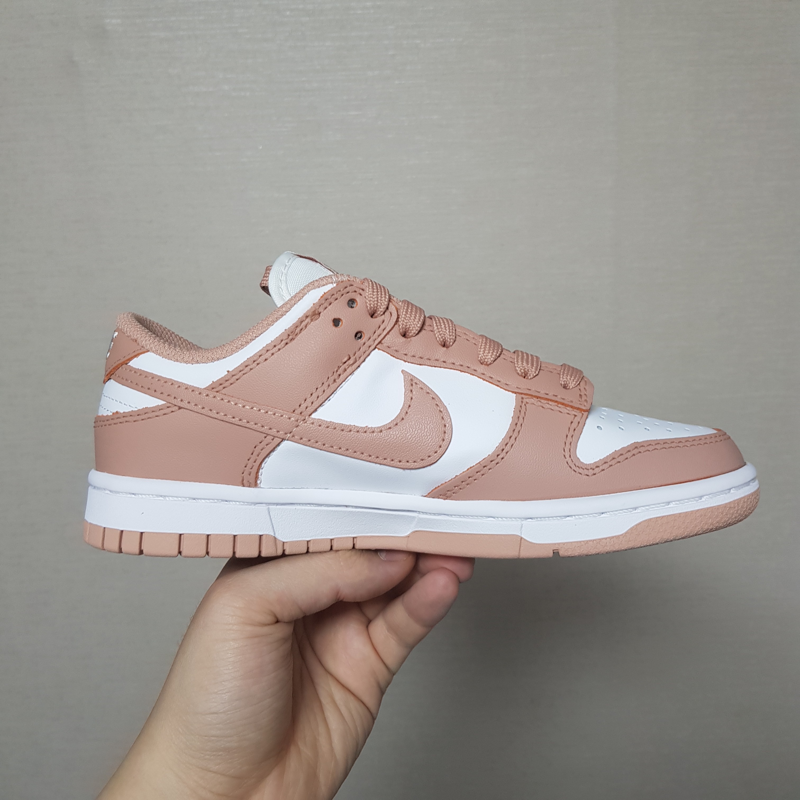 (W) Nike Dunk Low Rose Whisper 착용 스타일 - 3